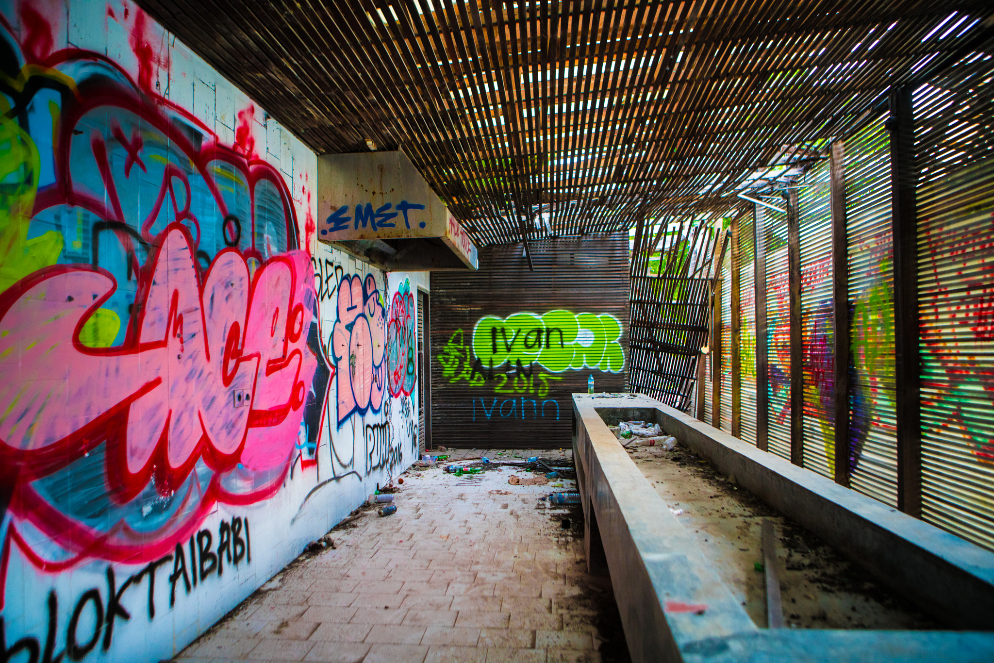 Sony a7R II + Canon EF 24-70mm F2.8L USM sample photo. Abandoned tourist bar photography