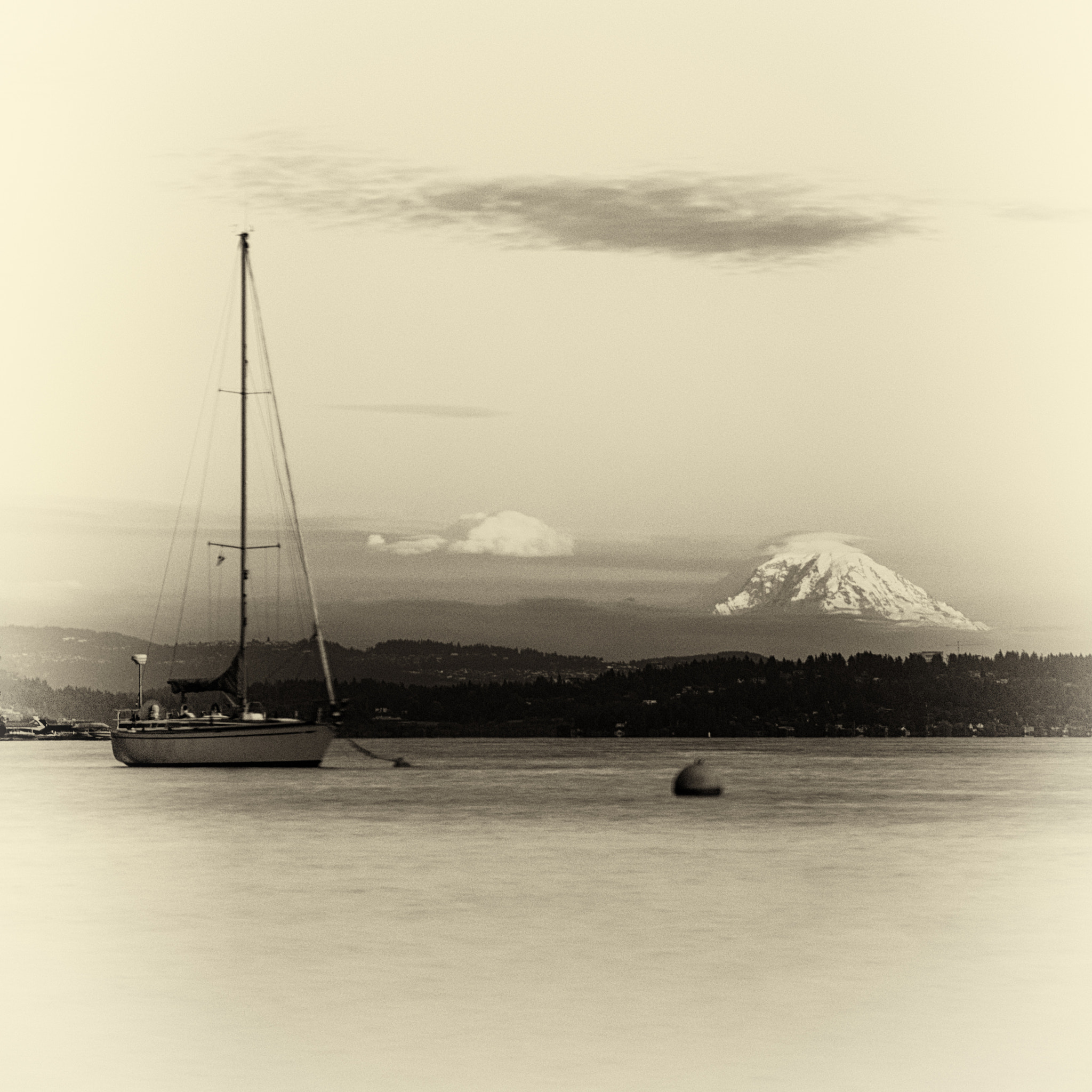 Panasonic Lumix G X Vario 35-100mm F2.8 OIS sample photo. Mt. rainier and lake washington photography