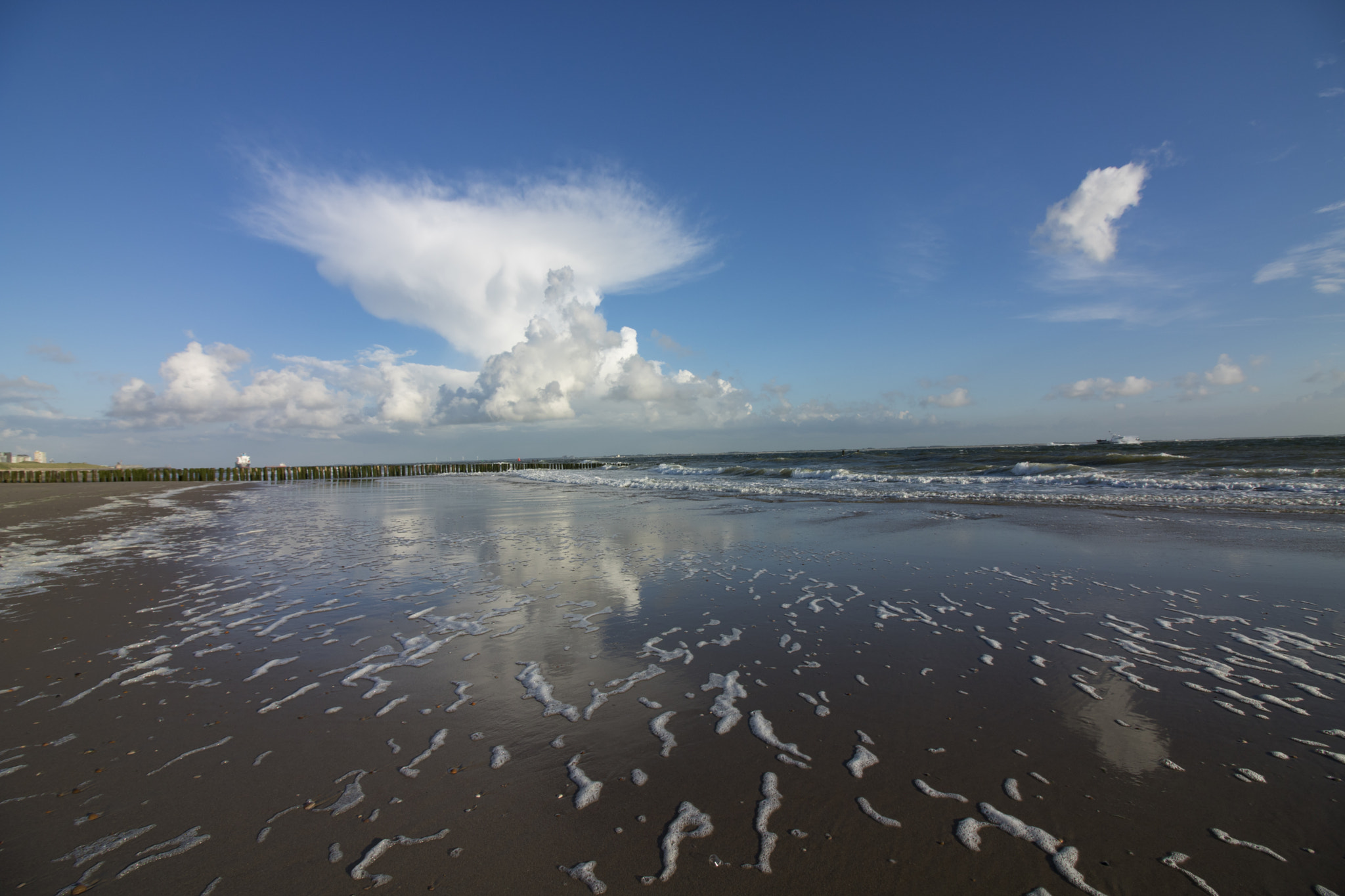 Canon EF-S 10-18mm F4.5–5.6 IS STM sample photo. Seascape in vlissingen holland photography