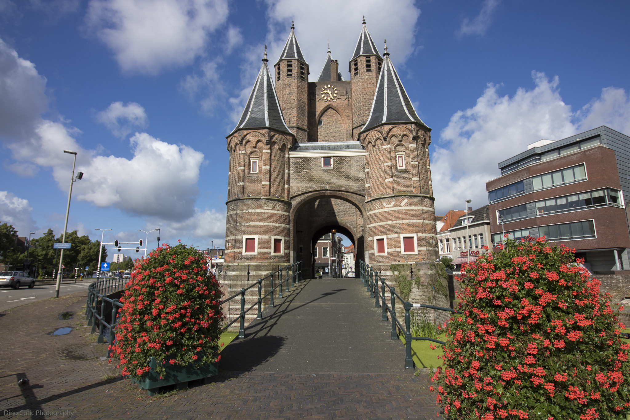 Canon EOS 750D (EOS Rebel T6i / EOS Kiss X8i) + Canon EF-S 10-18mm F4.5–5.6 IS STM sample photo. Haarlem photography