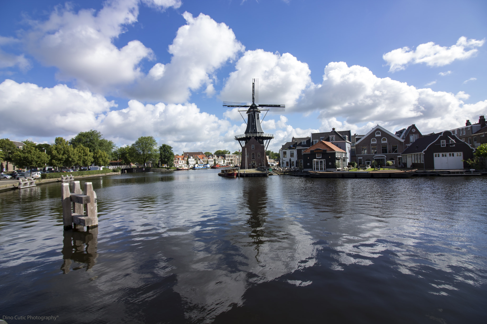 Canon EOS 750D (EOS Rebel T6i / EOS Kiss X8i) + Canon EF-S 10-18mm F4.5–5.6 IS STM sample photo. Haarlem windmill photography