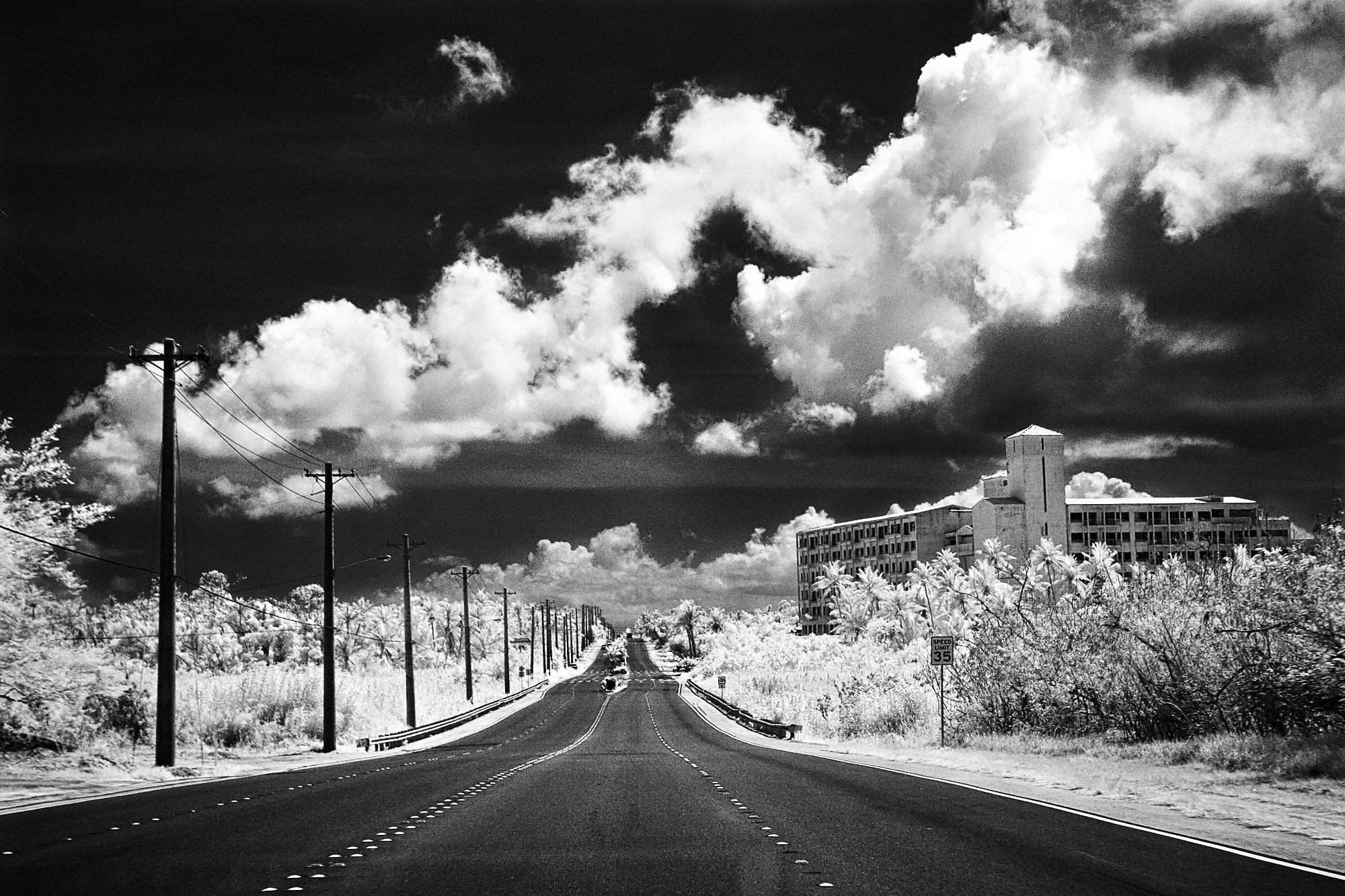 Canon EF-S 17-55mm F2.8 IS USM sample photo. Road photography