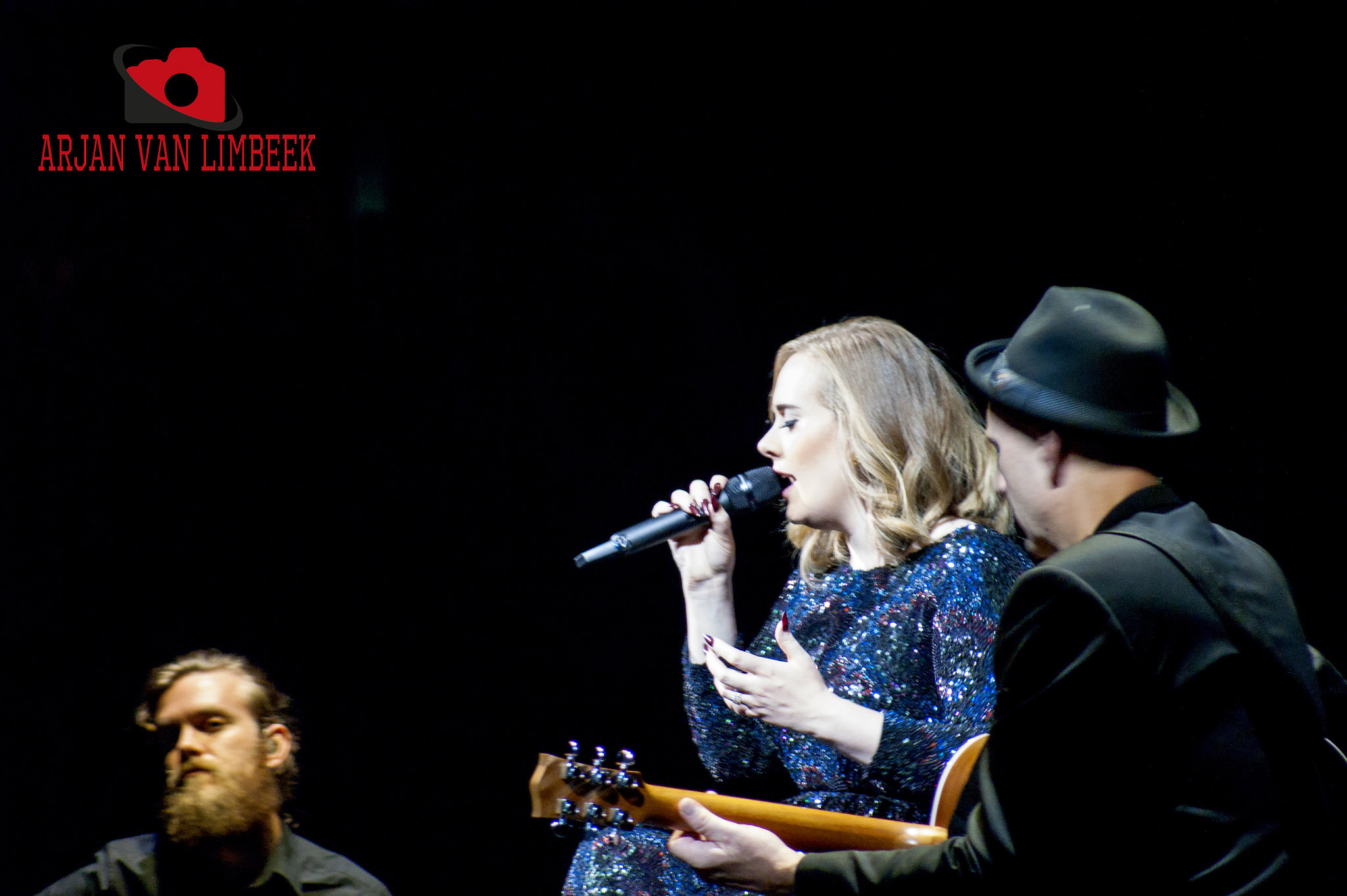 Sony Alpha DSLR-A350 + Sony 75-300mm F4.5-5.6 sample photo. Adele in concert 4 photography
