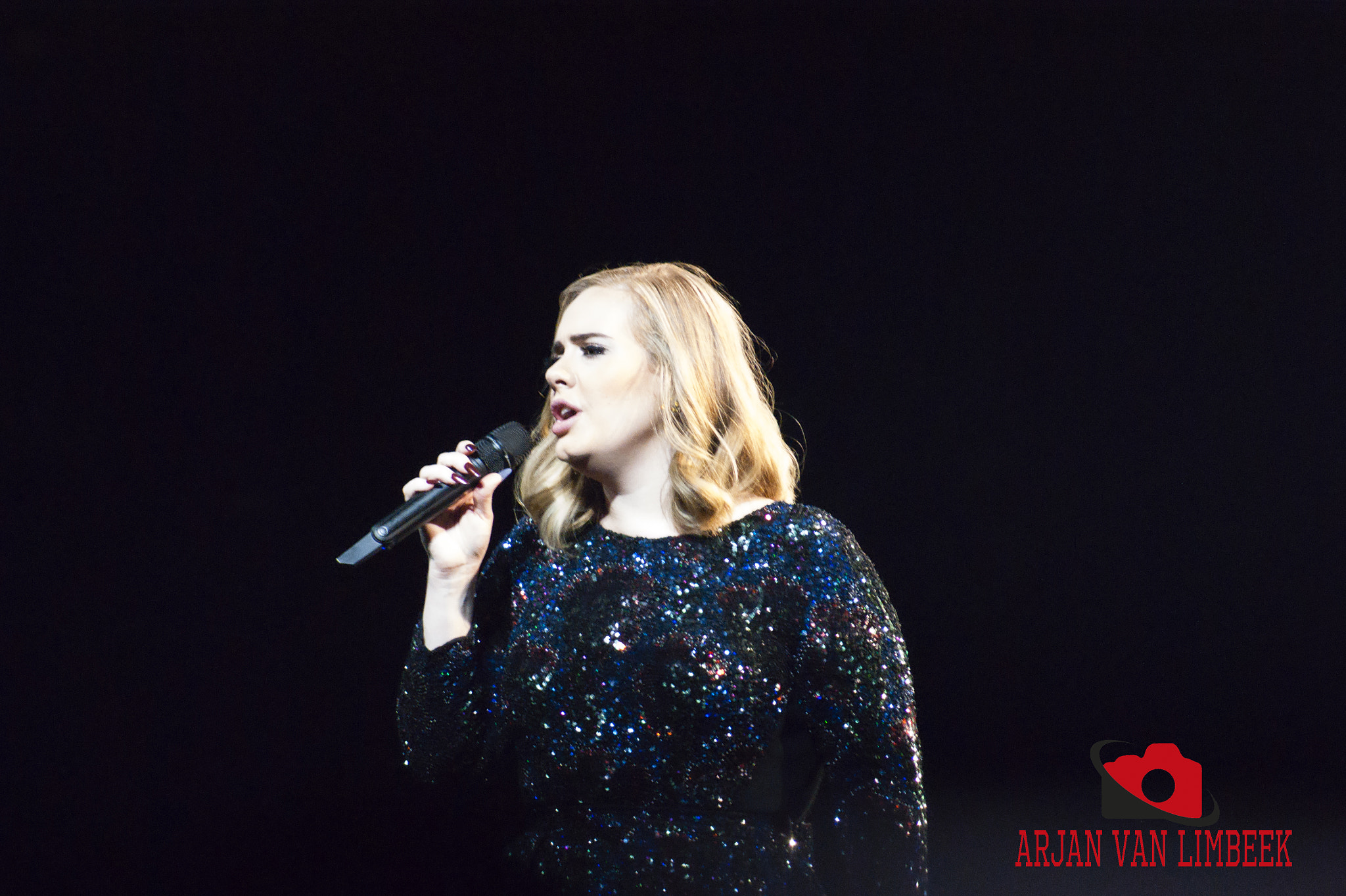 Sony Alpha DSLR-A350 + Sony 75-300mm F4.5-5.6 sample photo. Adele in concert 12 photography