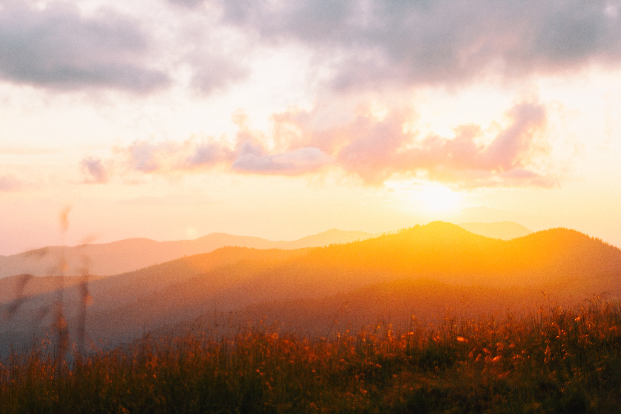 Sigma 18-200mm f/3.5-6.3 DC OS sample photo. Sunset in the carpathians photography