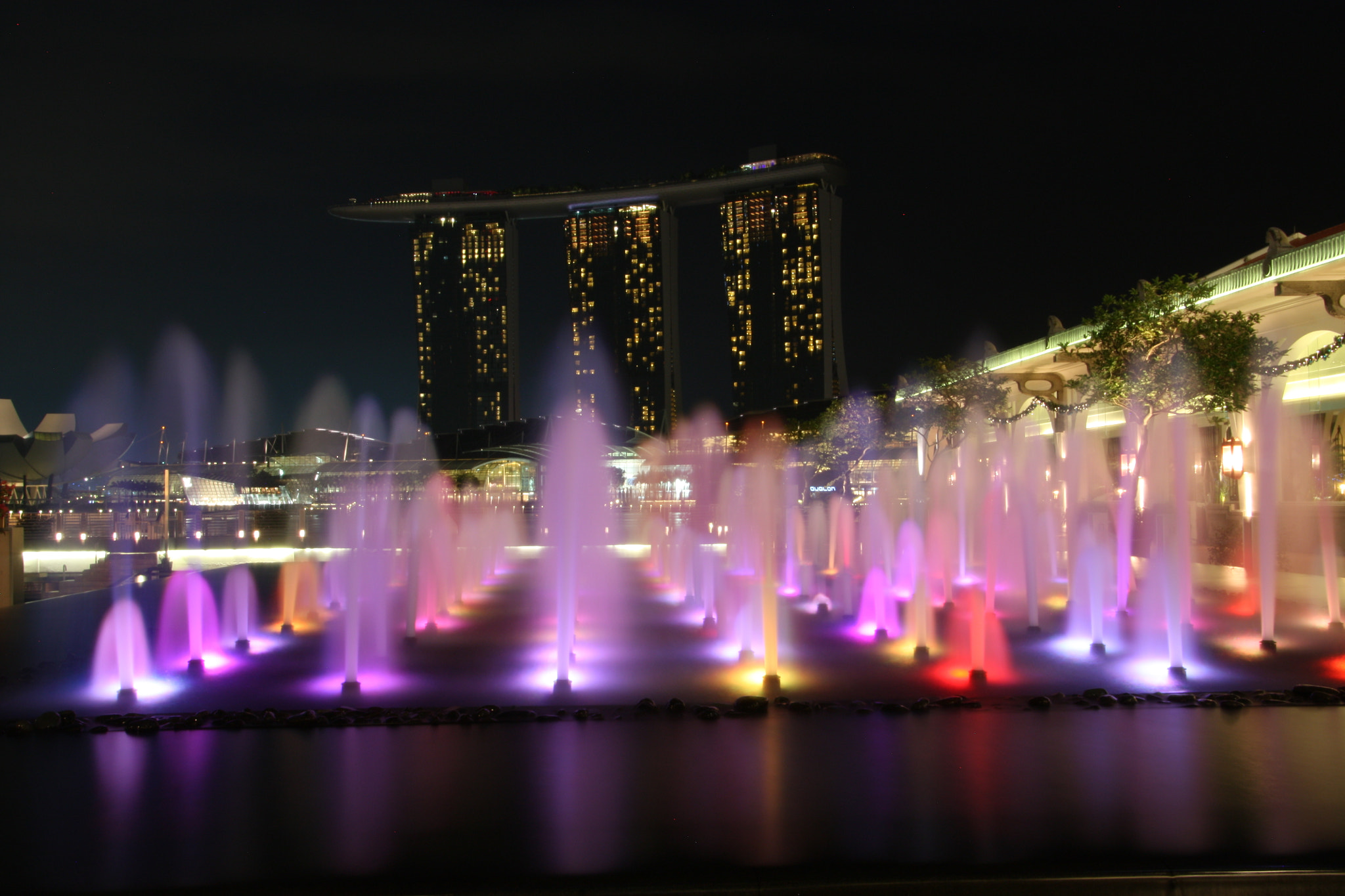 Canon EOS 450D (EOS Rebel XSi / EOS Kiss X2) sample photo. Singapur @night photography