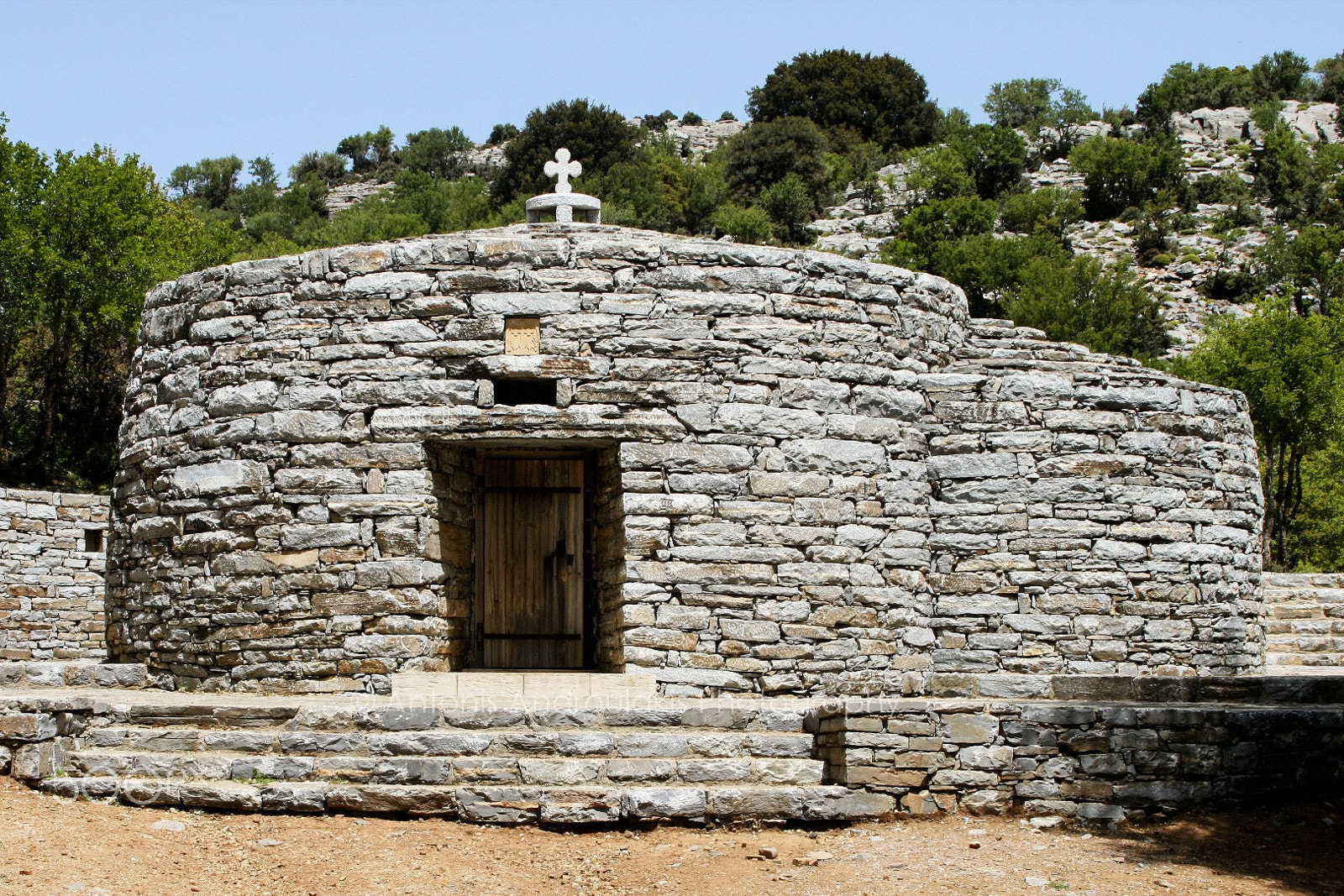 Canon EOS 400D (EOS Digital Rebel XTi / EOS Kiss Digital X) + Sigma 18-50mm f/3.5-5.6 DC sample photo. St. yakinthos church photography