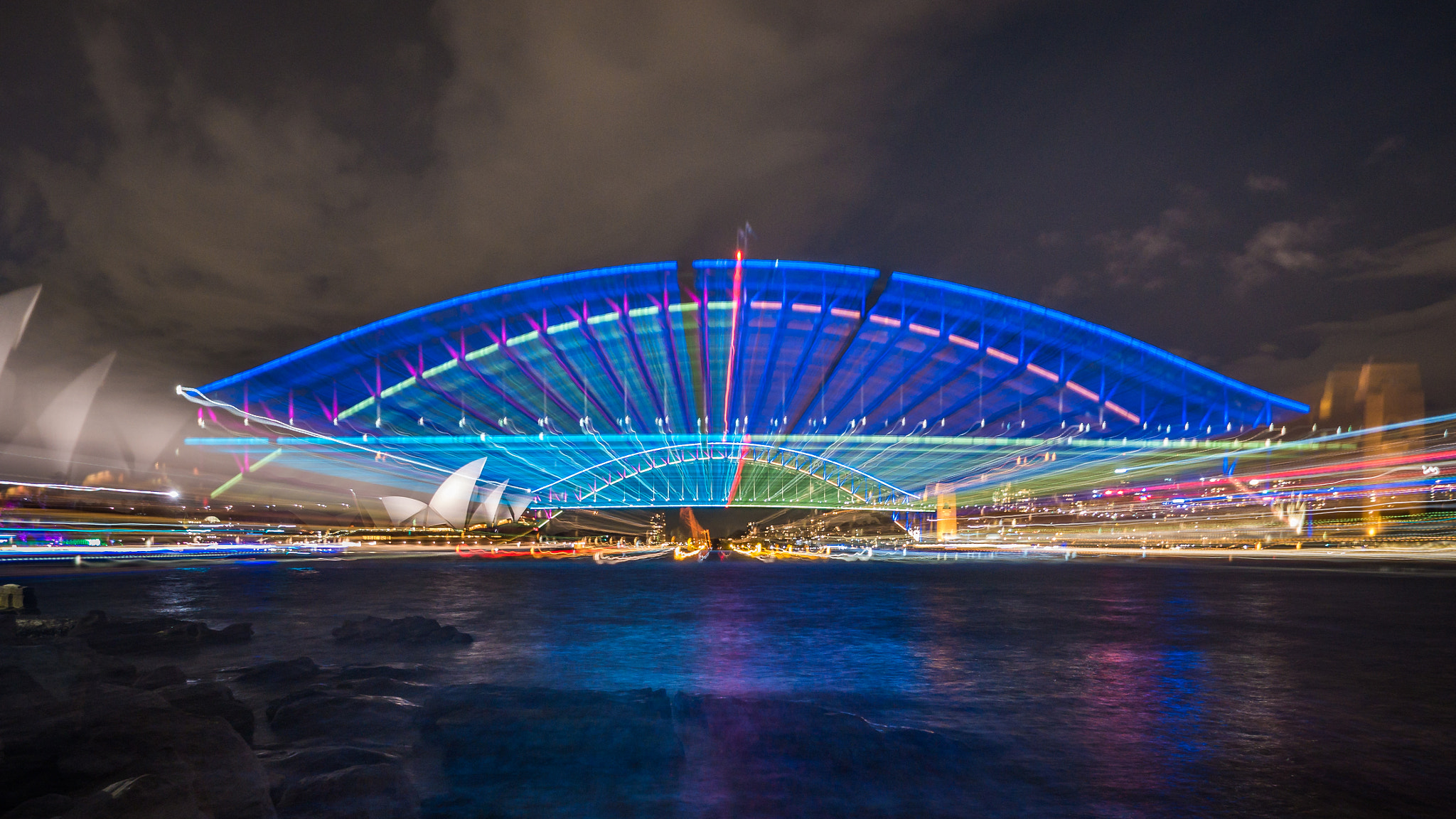 Panasonic Lumix DMC-G7 sample photo. Vivid sydney 2016 the fan photography