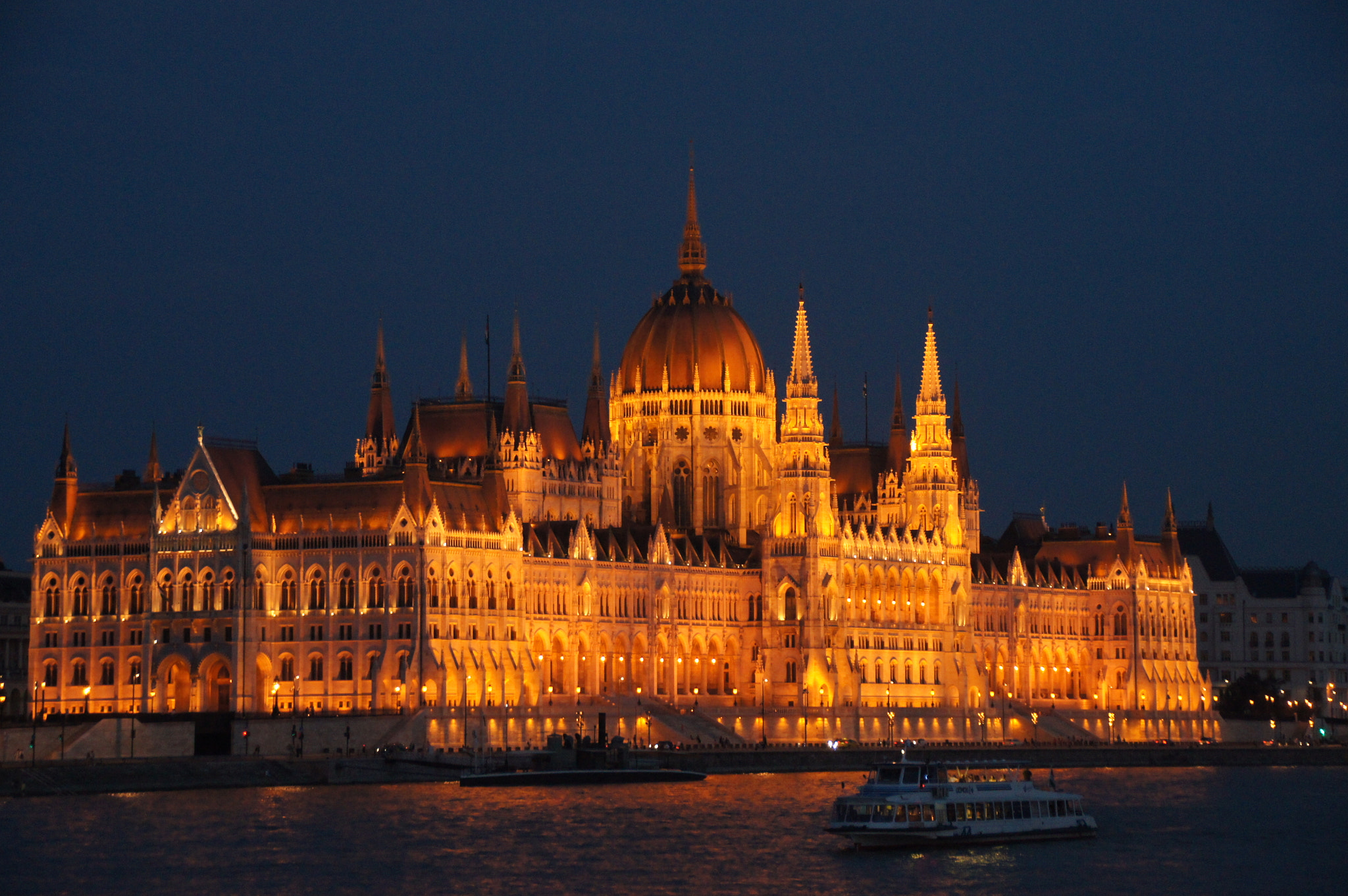Tamron 18-270mm F3.5-6.3 Di II PZD sample photo. Budapest, hungary on viking cruise photography