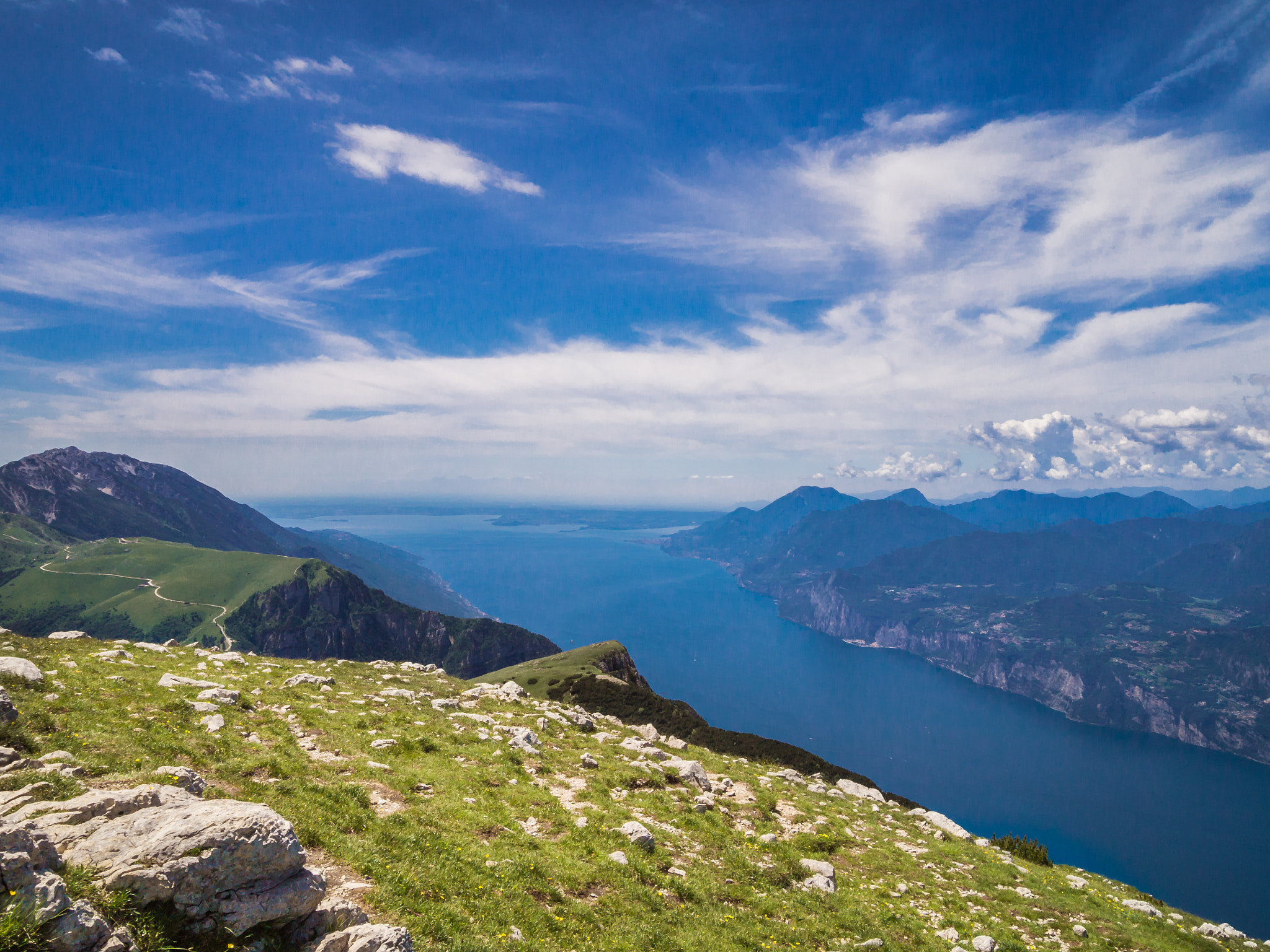 LUMIX G VARIO PZ 14-42/F3.5-5.6 sample photo. Lake garda photography