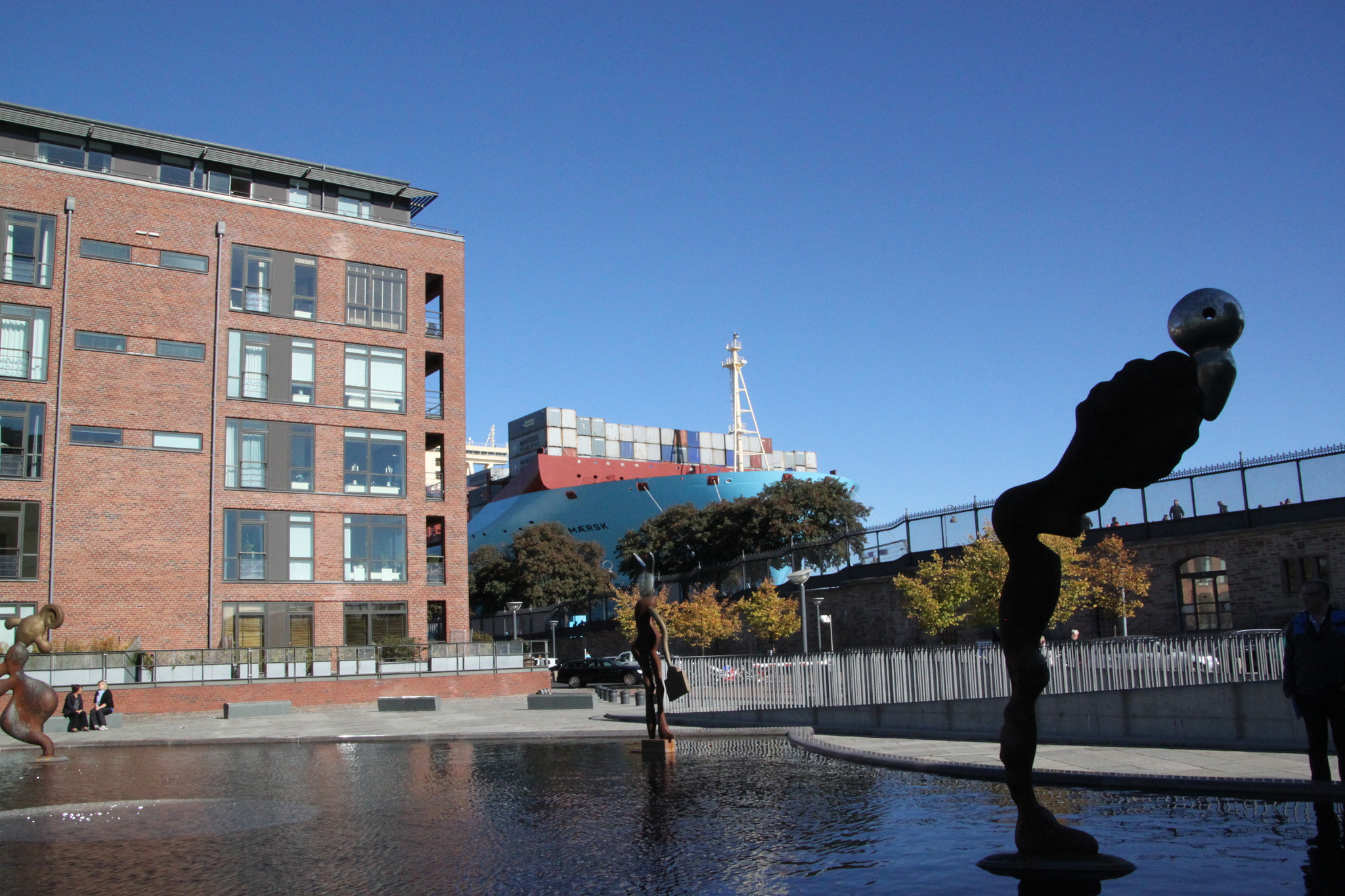Canon EOS 500D (EOS Rebel T1i / EOS Kiss X3) sample photo. Port architeccture art all in one view photography