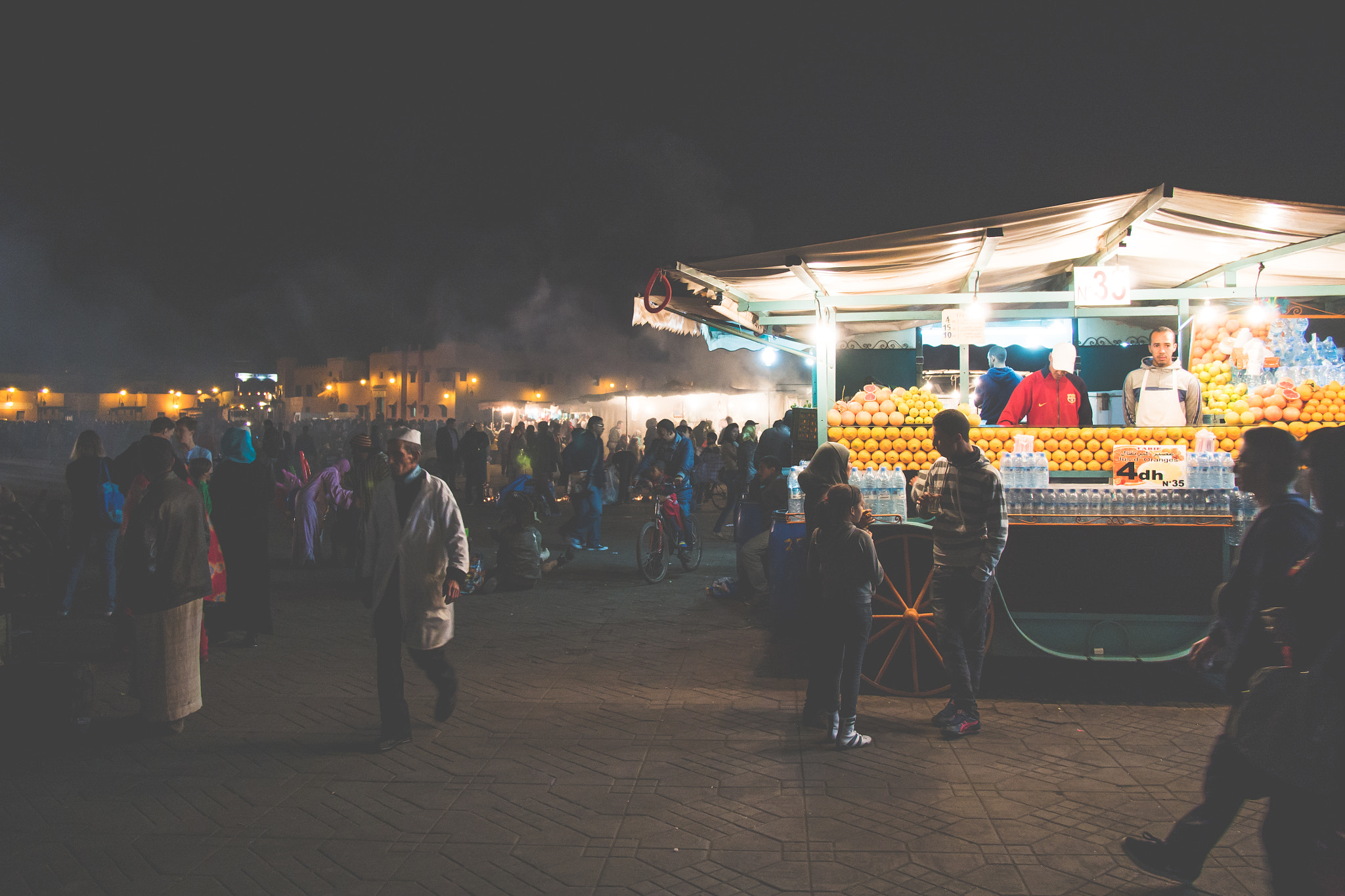 Olympus OM-D E-M5 + Panasonic Lumix G 14mm F2.5 ASPH sample photo. Market style photography