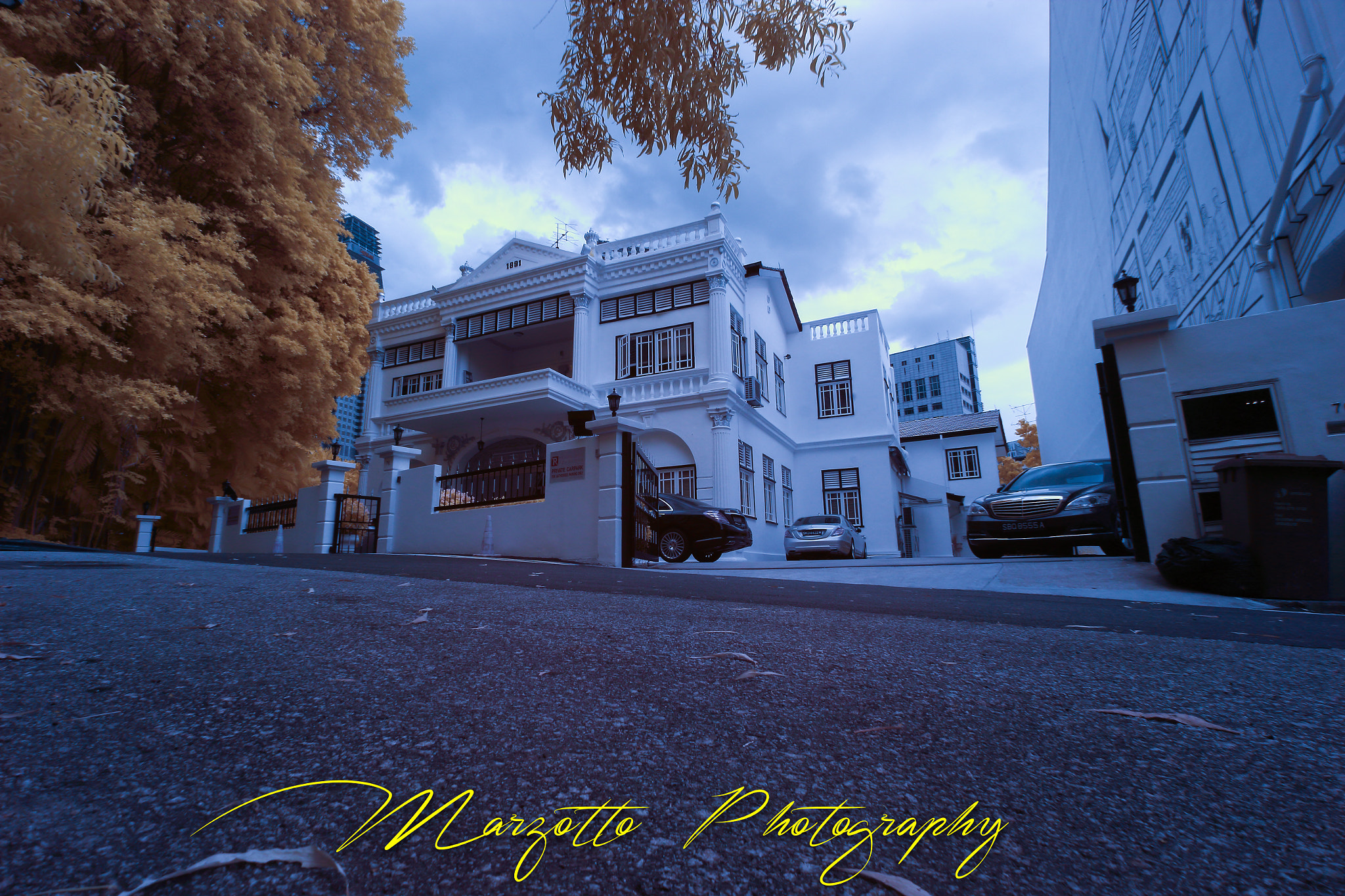 Canon EF-S 10-18mm F4.5–5.6 IS STM sample photo. Old house @ club street photography