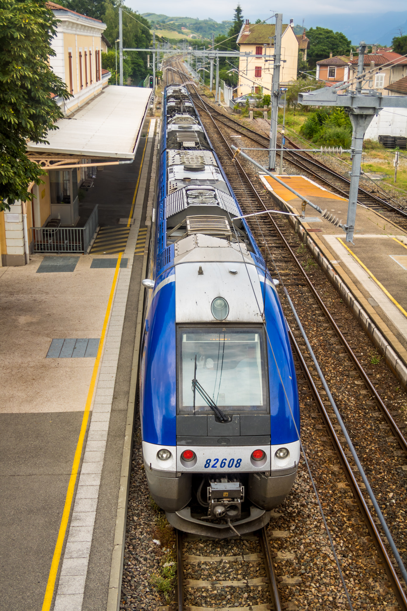 Canon EF 24-85mm F3.5-4.5 USM sample photo. Train in st marcellin (france) station photography