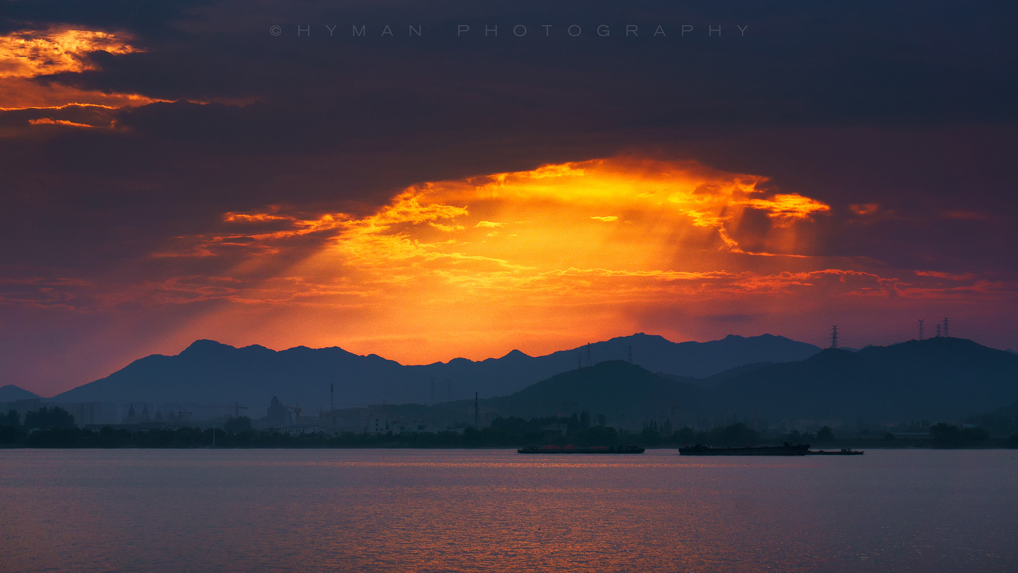 Sony Alpha NEX-5R + Sony E 55-210mm F4.5-6.3 OSS sample photo. The river sunset photography