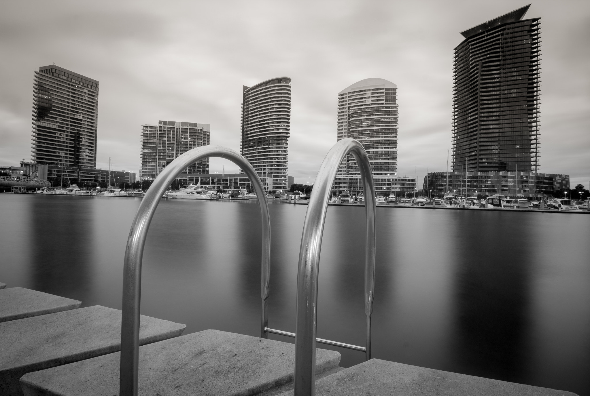 Canon EF-S 10-18mm F4.5–5.6 IS STM sample photo. Docklands photography