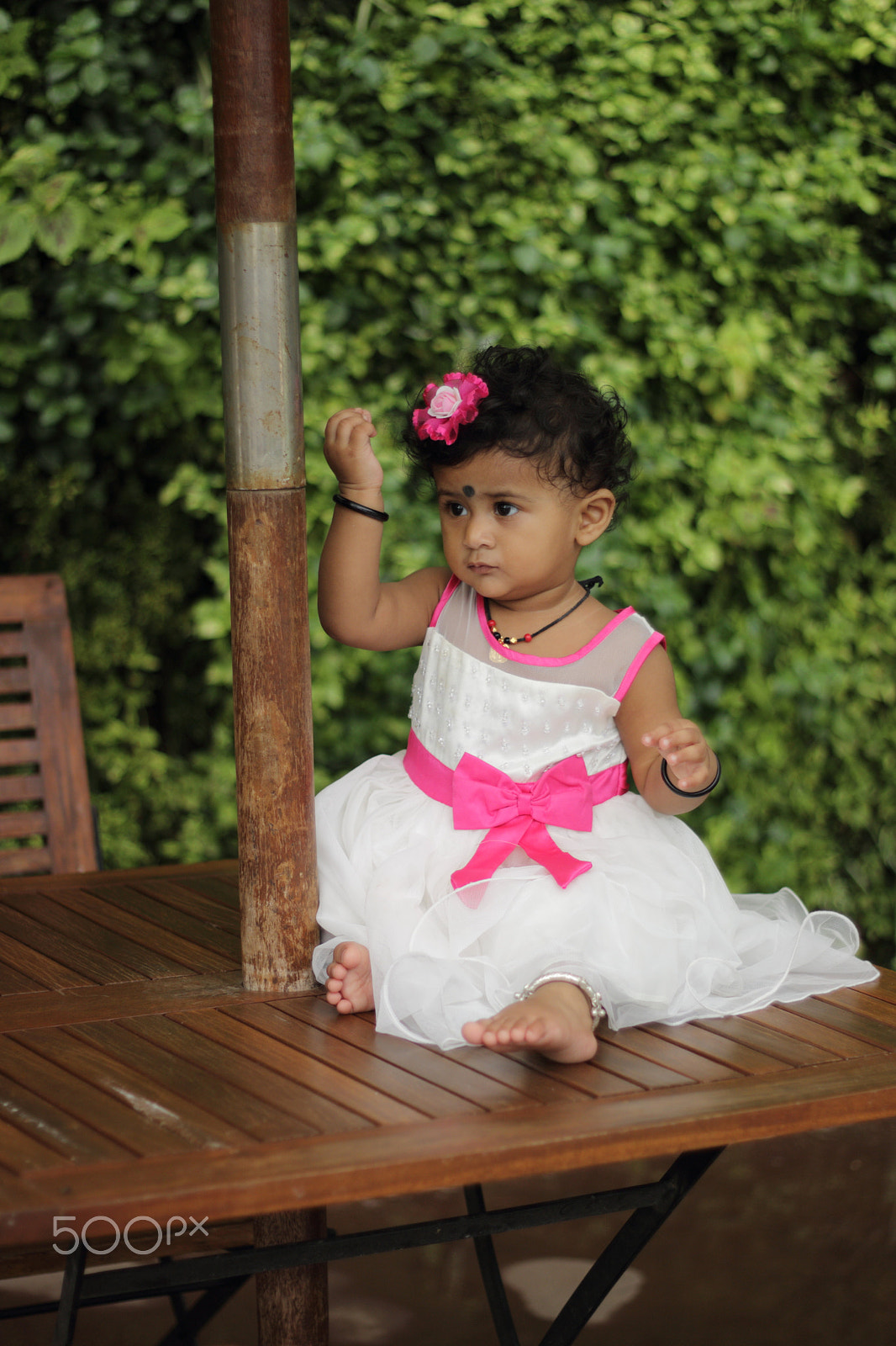 Canon EOS 750D (EOS Rebel T6i / EOS Kiss X8i) + Canon EF 50mm F1.8 II sample photo. Niece completes 01 year photography