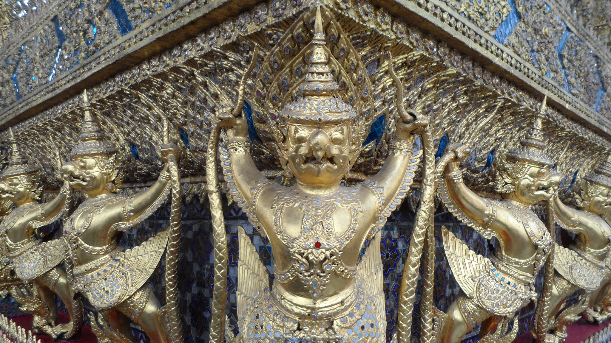 Samsung MV800 sample photo. Bangkok wat photography