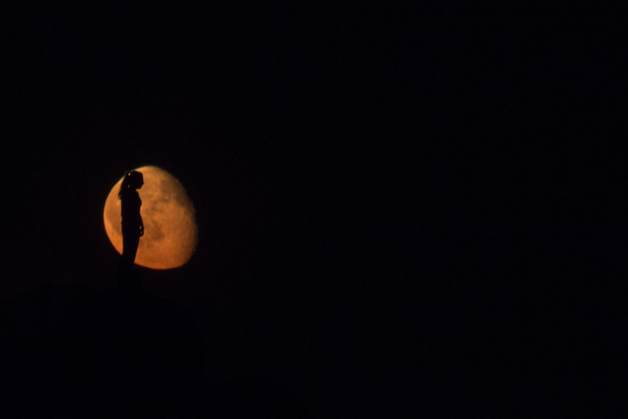 Sigma 55-200mm f/4-5.6 DC sample photo. Woman on the moon photography