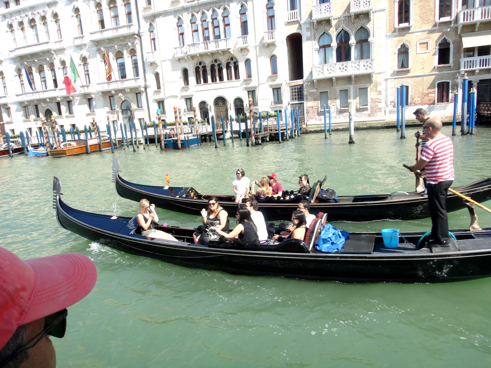 Sony DSC-T110 sample photo. Gondolas photography