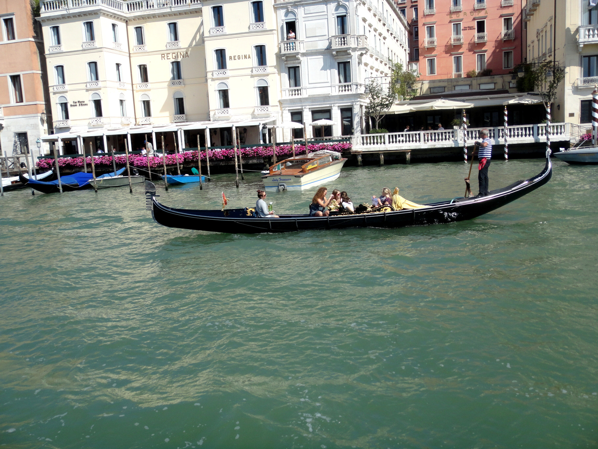 Sony DSC-T110 sample photo. Gondolas photography