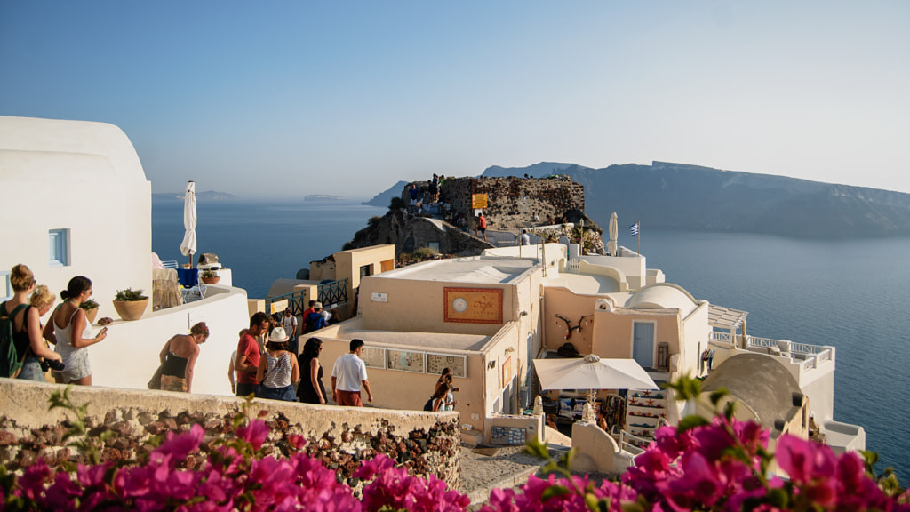 People go to the old fortress at Oia, Santorini by Aleksandar Dordevic on 500px.com