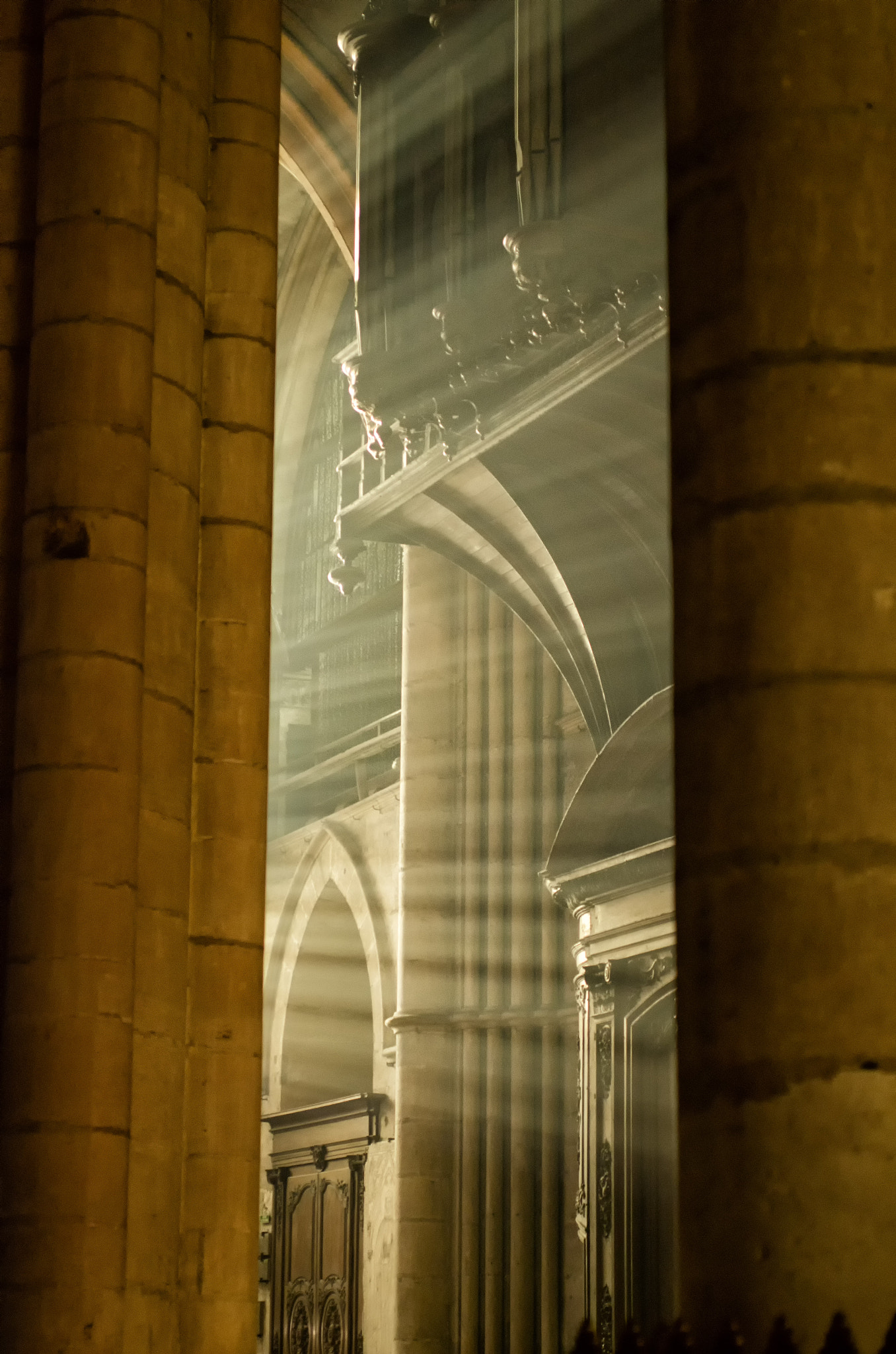 Nikon D7000 + Sigma 50mm F2.8 EX DG Macro sample photo. Cathédrale de reims, quelle lumière ? photography