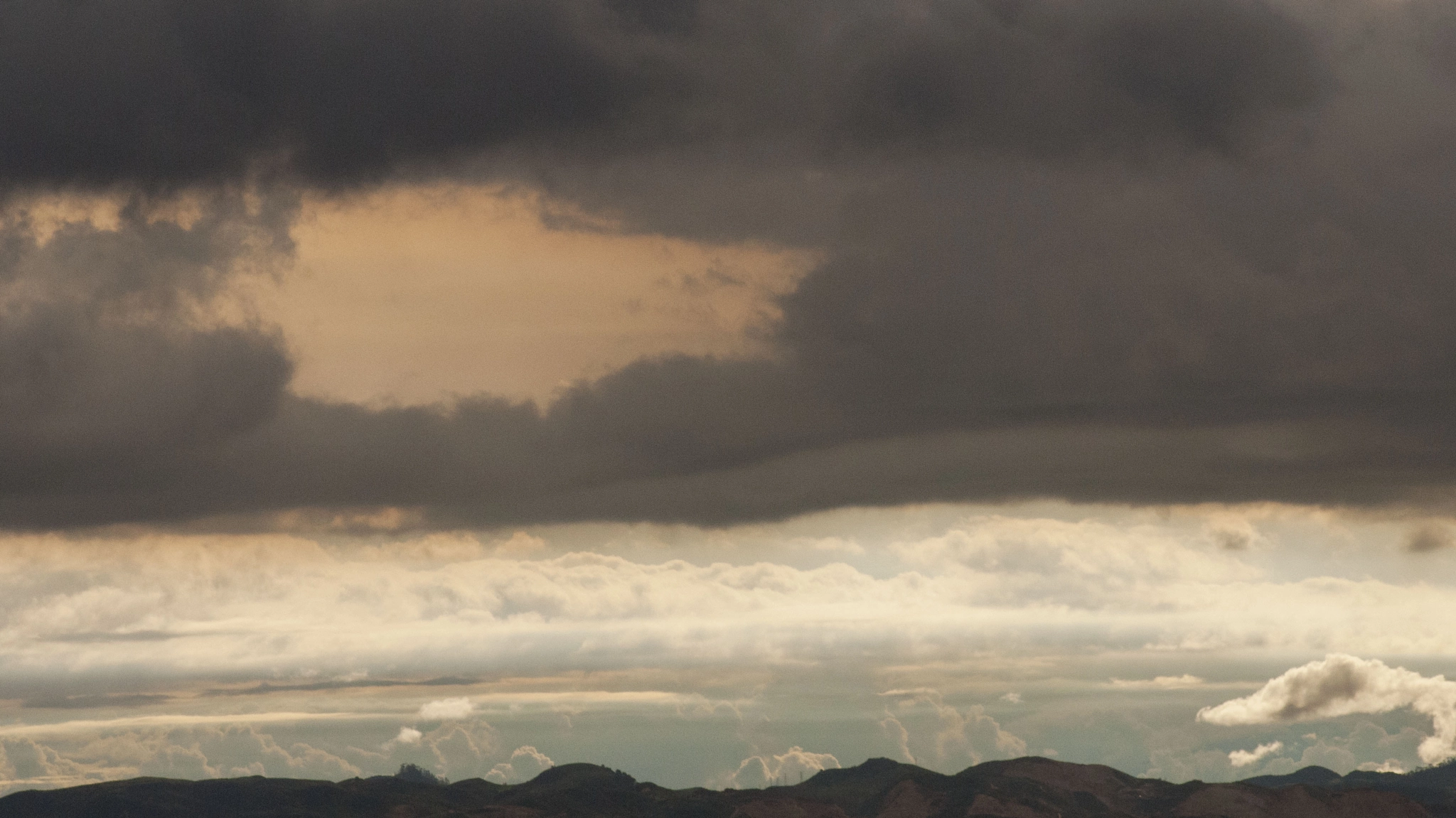 Sony Alpha DSLR-A230 + Sigma 70-300mm F4-5.6 DL Macro sample photo. The sky is broken  ©liz photography photography