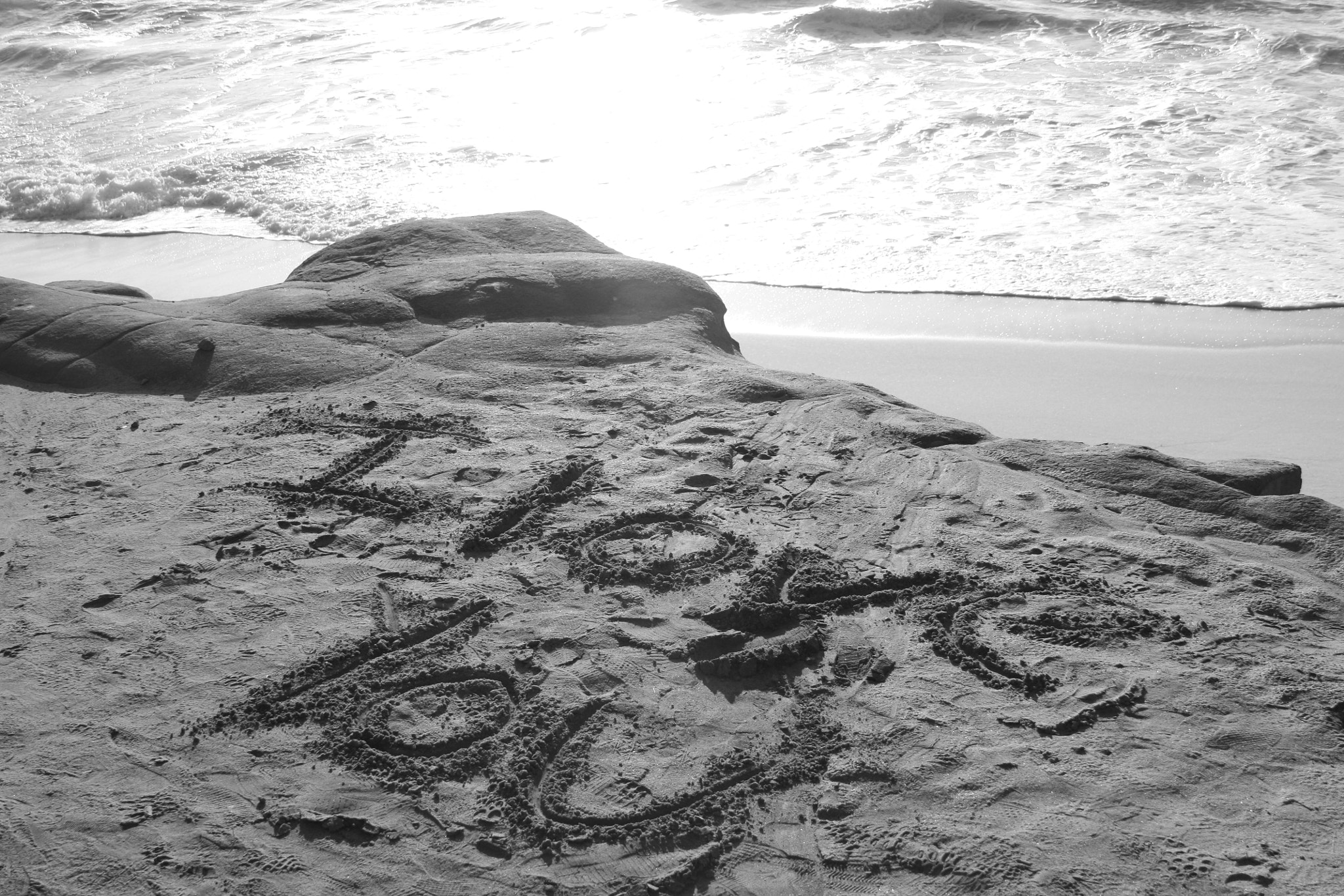 Canon EOS 450D (EOS Rebel XSi / EOS Kiss X2) sample photo. Romance in the sand. photography