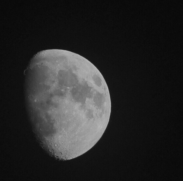Canon EF-S 18-200mm F3.5-5.6 IS sample photo. To the moon and back photography