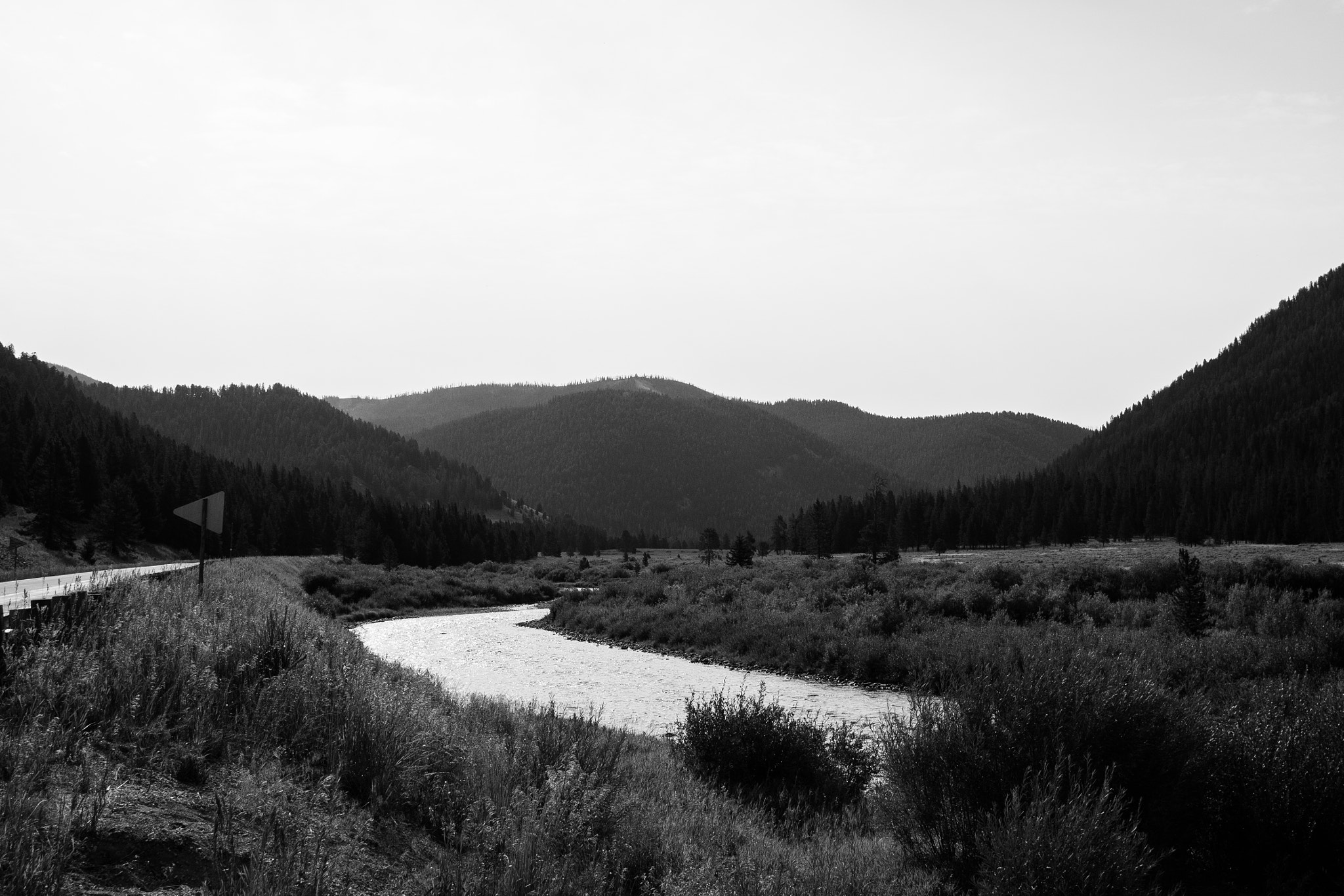 Panasonic Lumix DMC-GX7 + Panasonic Lumix G 20mm F1.7 ASPH sample photo. A river runs through it photography