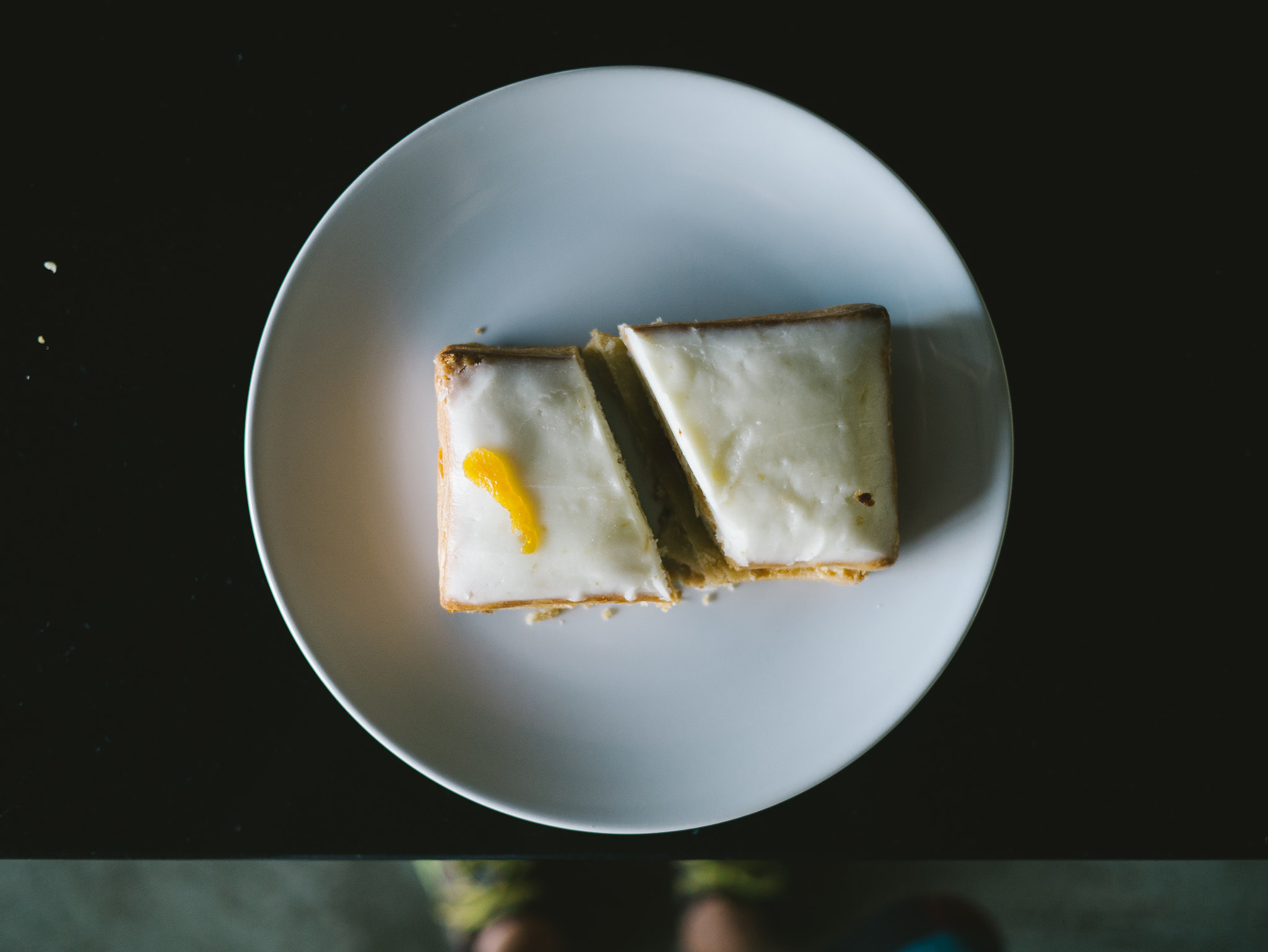 Panasonic Lumix DMC-GX7 + Panasonic Lumix G 20mm F1.7 ASPH sample photo. Pastry // slice photography