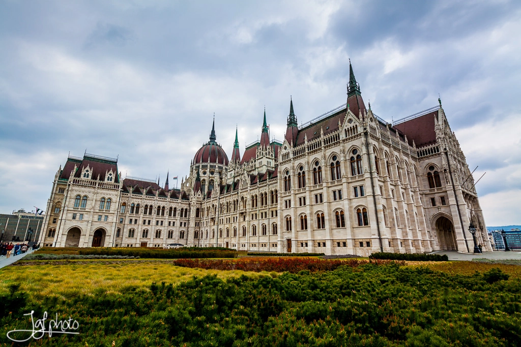 Canon EOS 50D + Canon EF-S 10-18mm F4.5–5.6 IS STM sample photo. Hungarian parliament building 2 photography