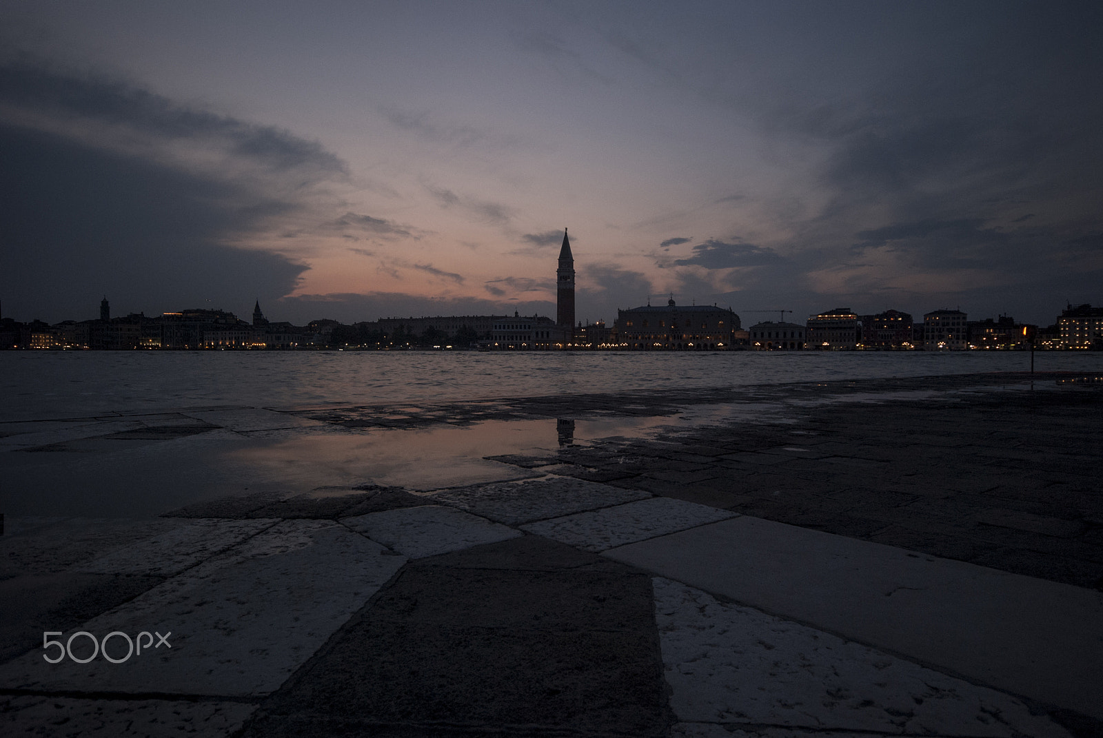 Sigma 10-20mm F4-5.6 EX DC HSM sample photo. Venice by night photography