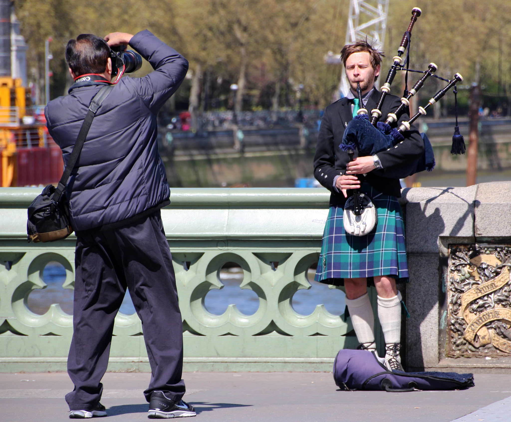 Canon EOS 100D (EOS Rebel SL1 / EOS Kiss X7) sample photo. London bagpiper photography