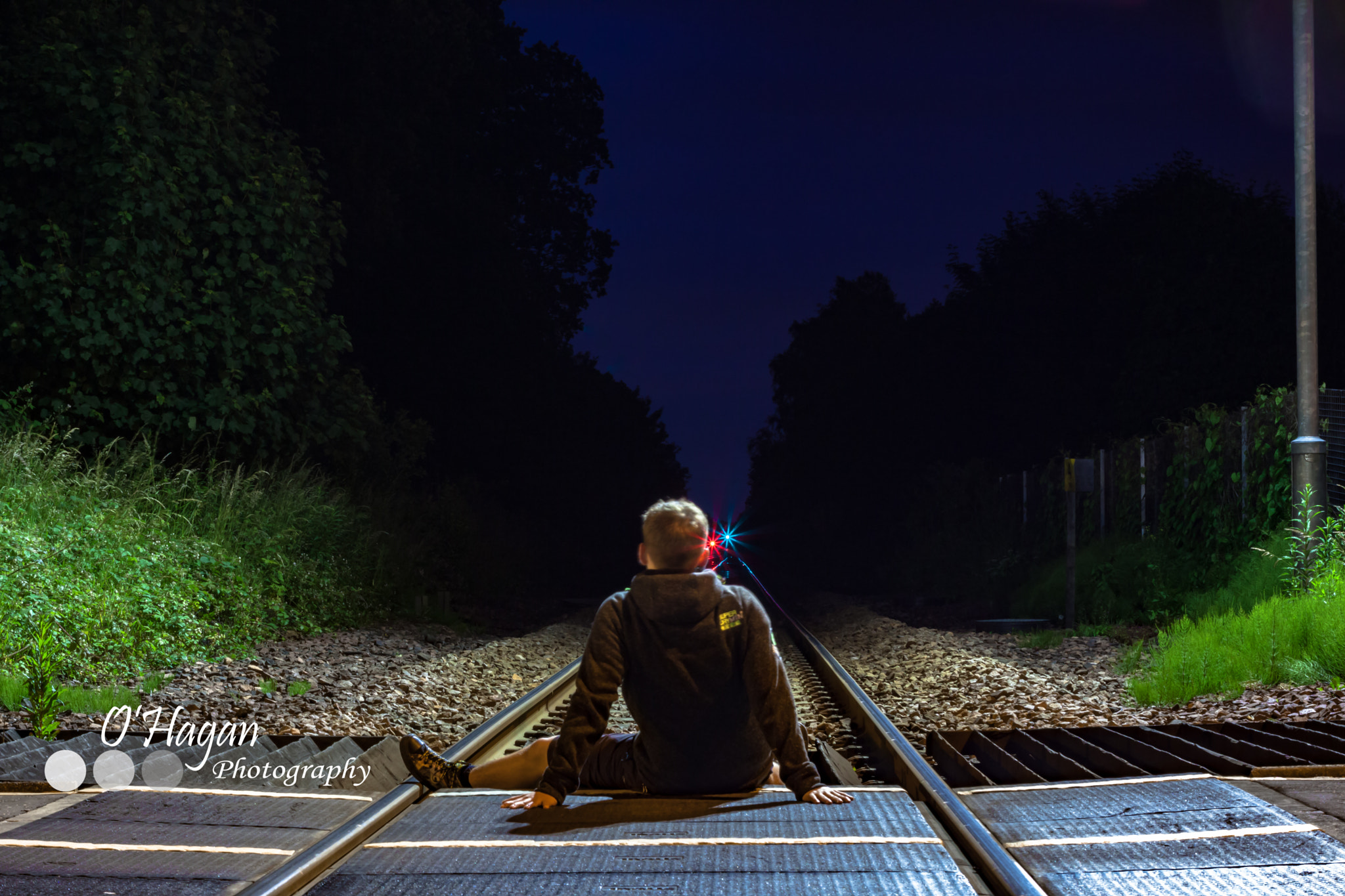 Canon EF 80-200mm F4.5-5.6 II sample photo. Waiting for a train photography