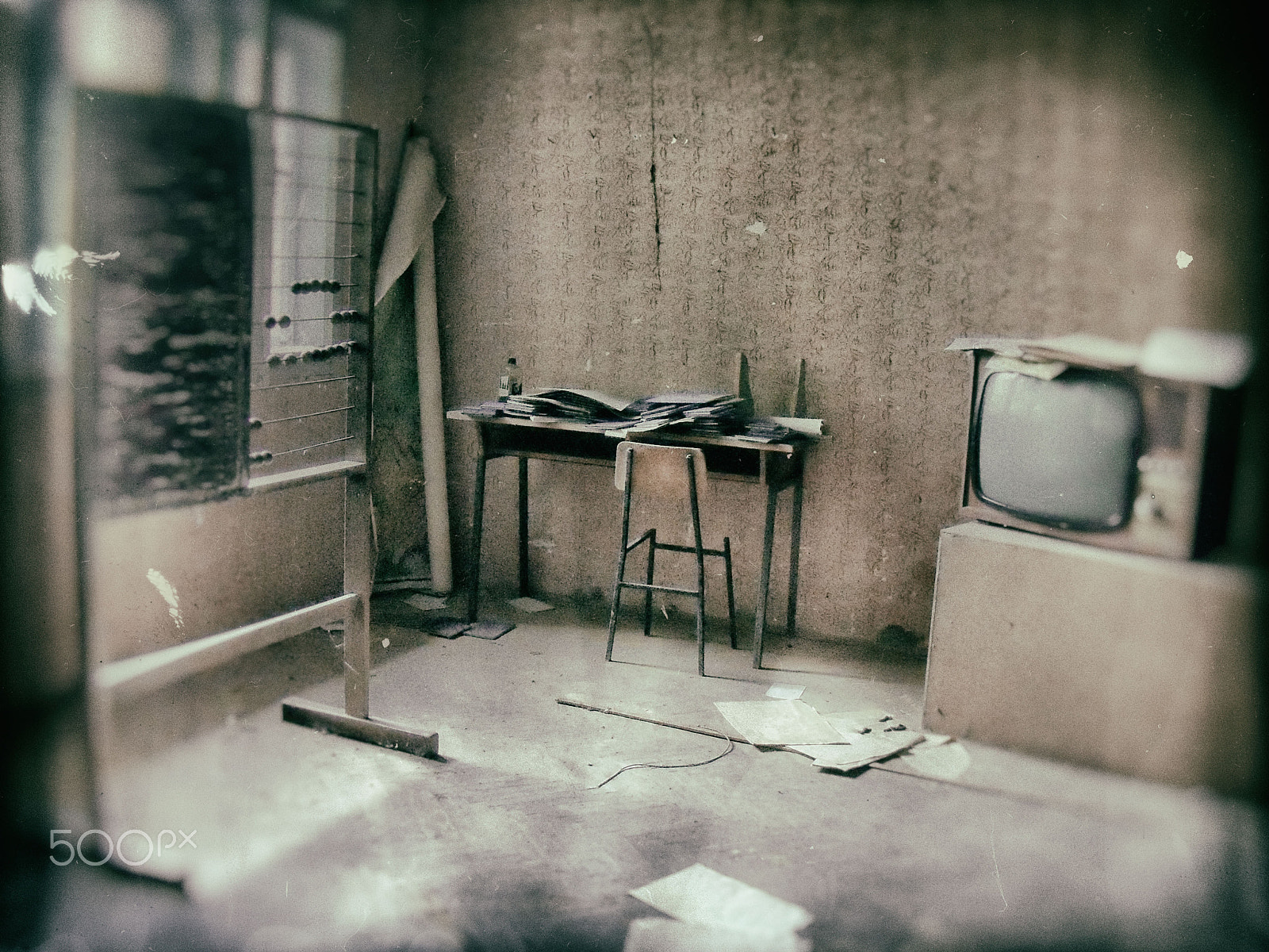 Kodak EasyShare Z915 sample photo. Abandoned school photography