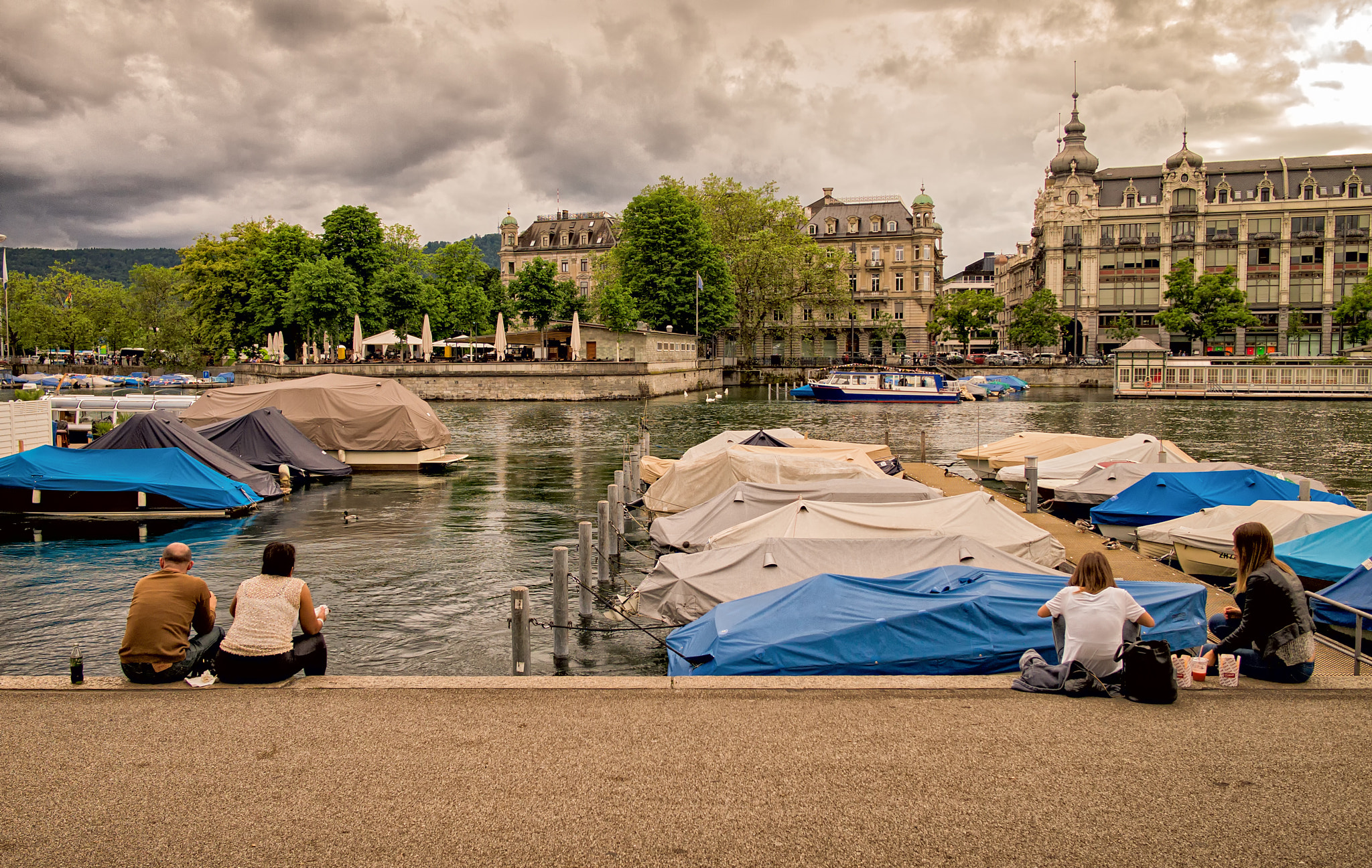 Olympus PEN E-PL3 + LEICA DG SUMMILUX 15/F1.7 sample photo. The general mood of zurich photography