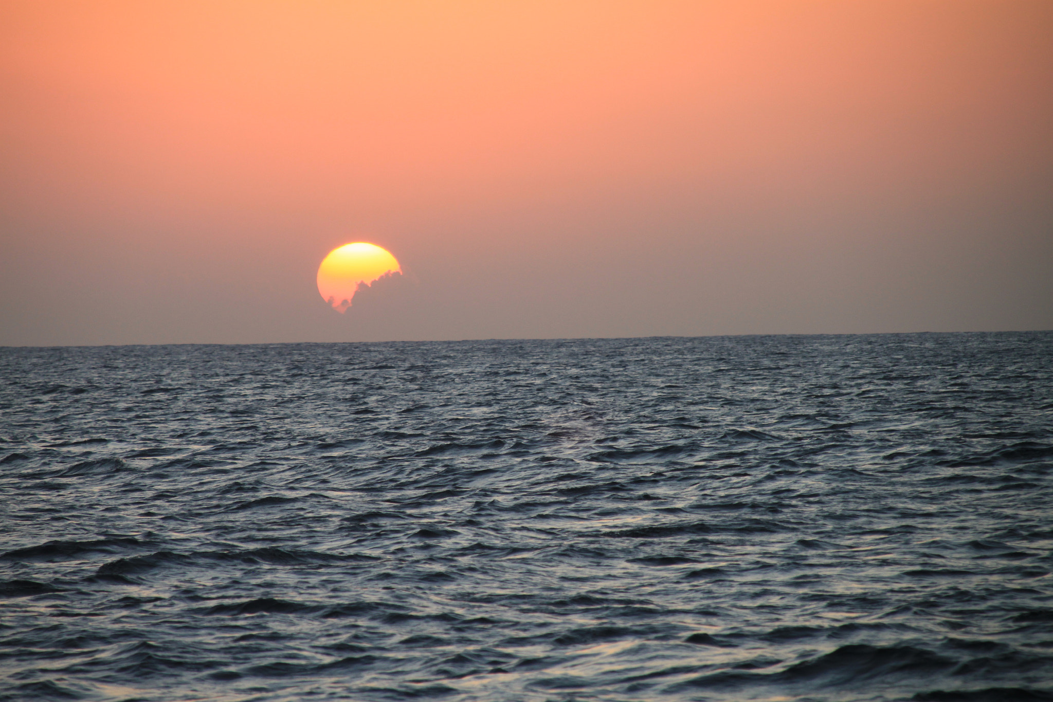 Sigma 18-200mm f/3.5-6.3 DC OS sample photo. Kauai sunset off napili coast photography