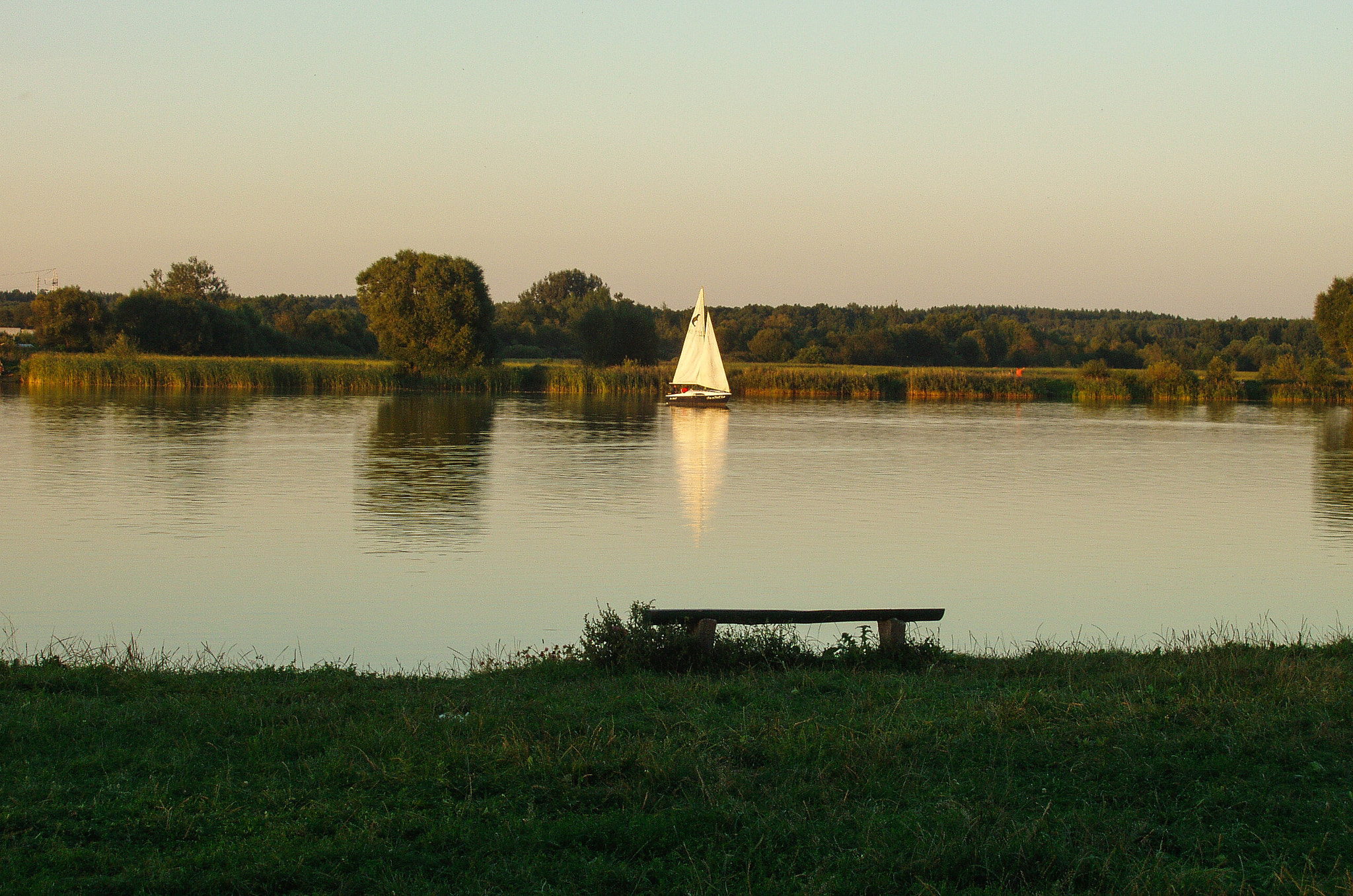 Olympus C-5000Z sample photo. Little boat at the evening. photography