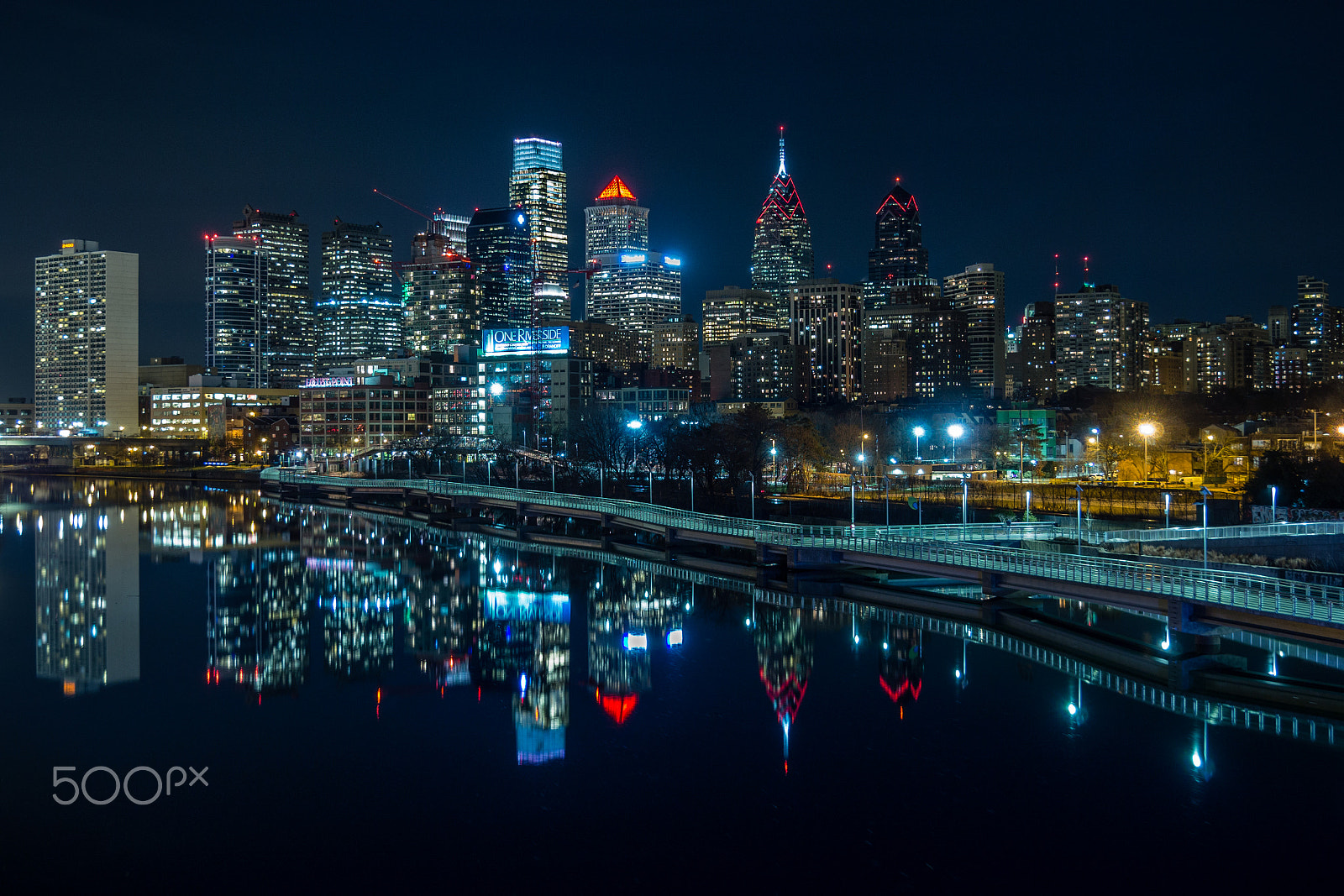 Olympus OM-D E-M10 sample photo. Mirrordelphia photography