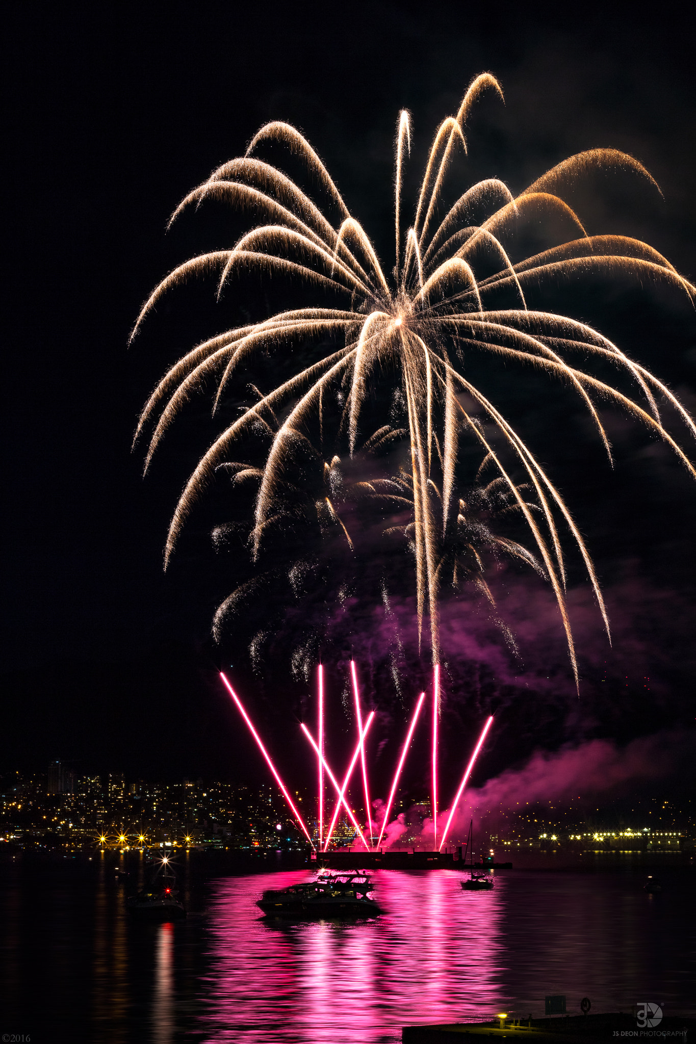 Canon EOS 700D (EOS Rebel T5i / EOS Kiss X7i) + Canon EF 50mm F1.8 II sample photo. 2016 canada day celebration photography