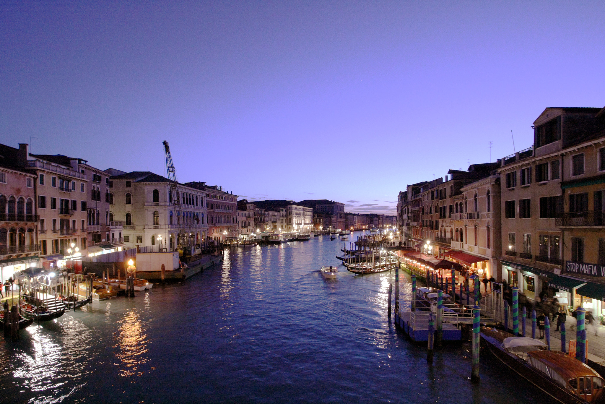 Canon EF-S 10-18mm F4.5–5.6 IS STM sample photo. Gran canal photography