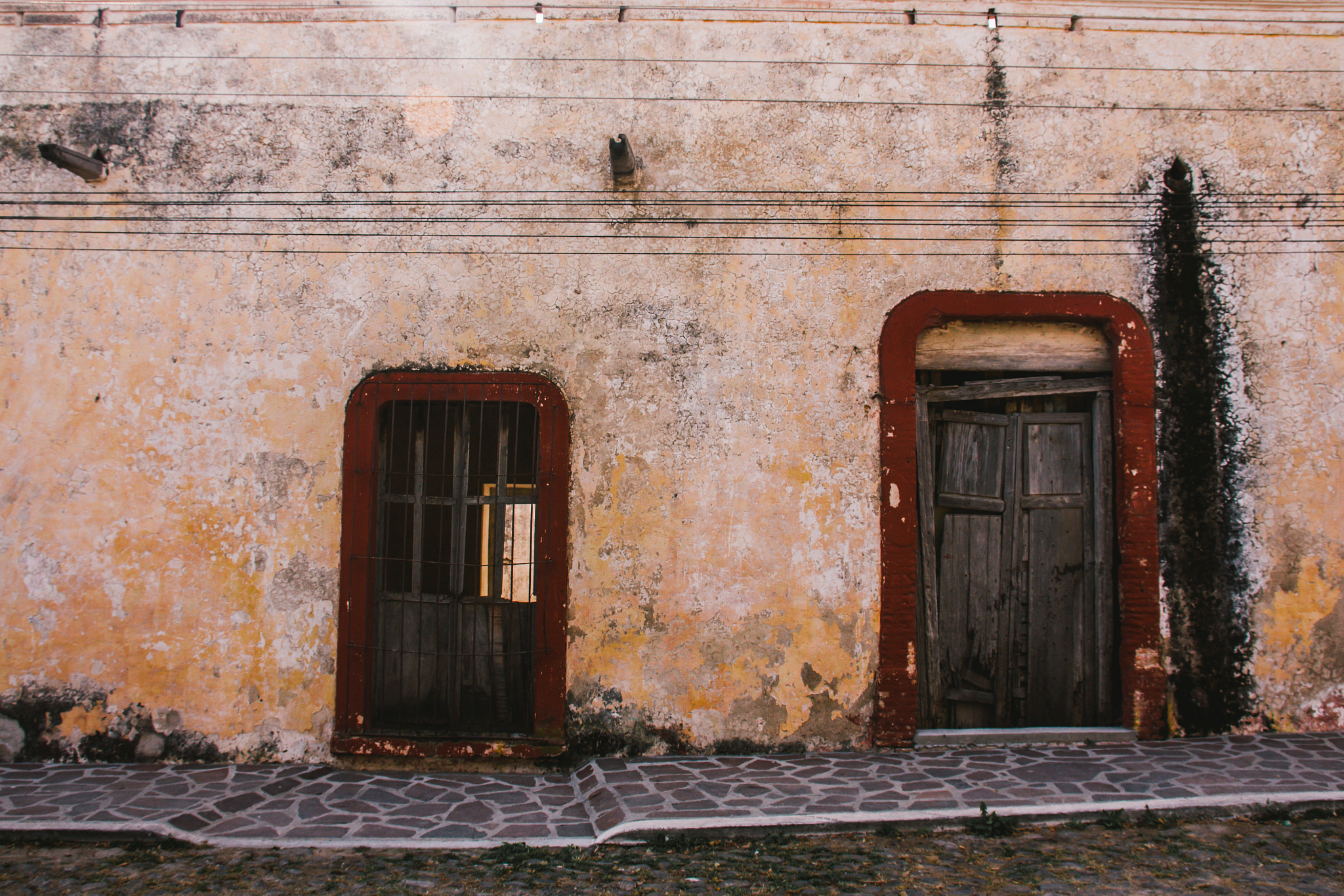 Canon EOS 650D (EOS Rebel T4i / EOS Kiss X6i) sample photo. Old doors photography