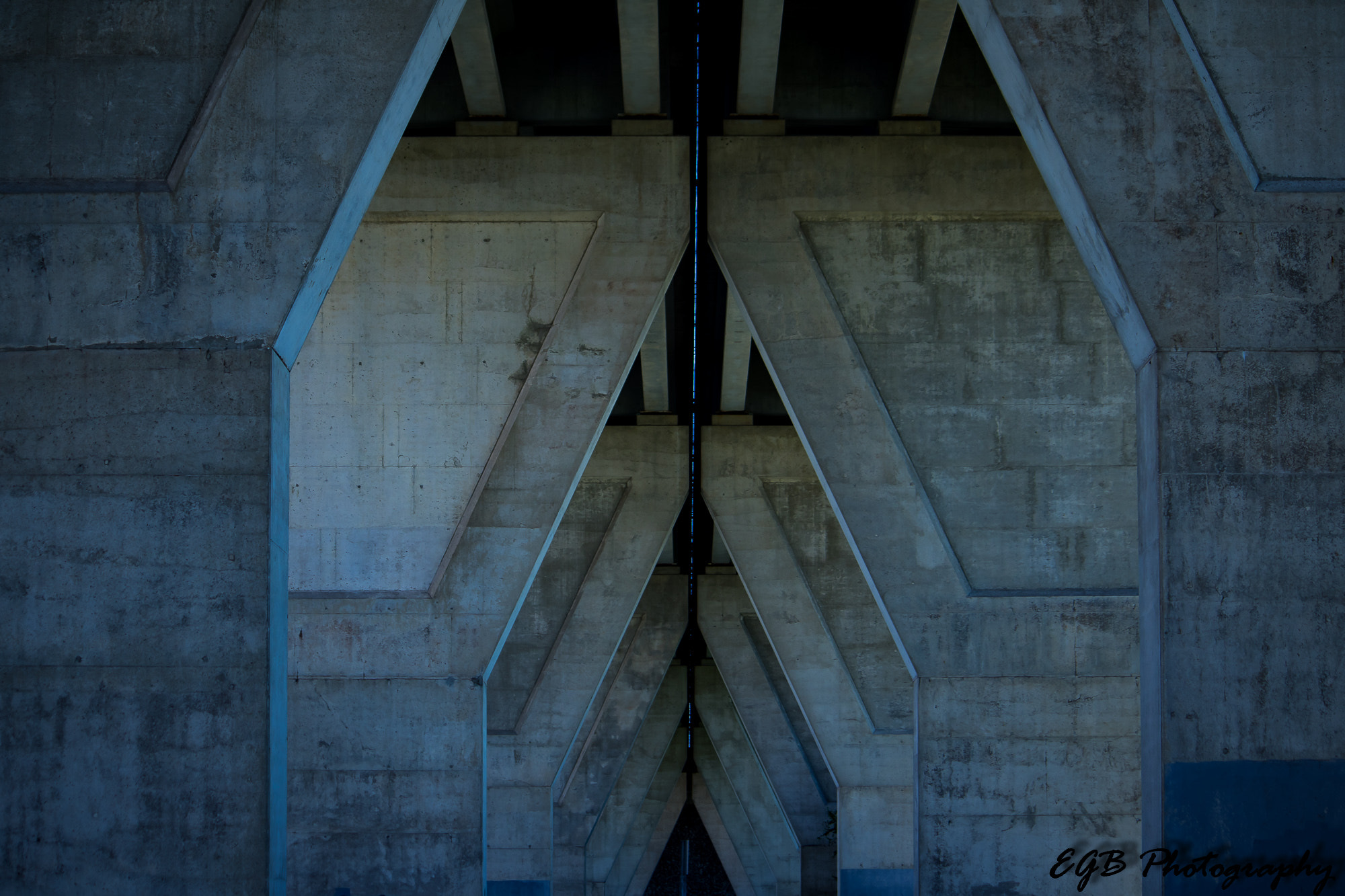 Canon EF-S 55-250mm F4-5.6 IS sample photo. Under the bridge photography