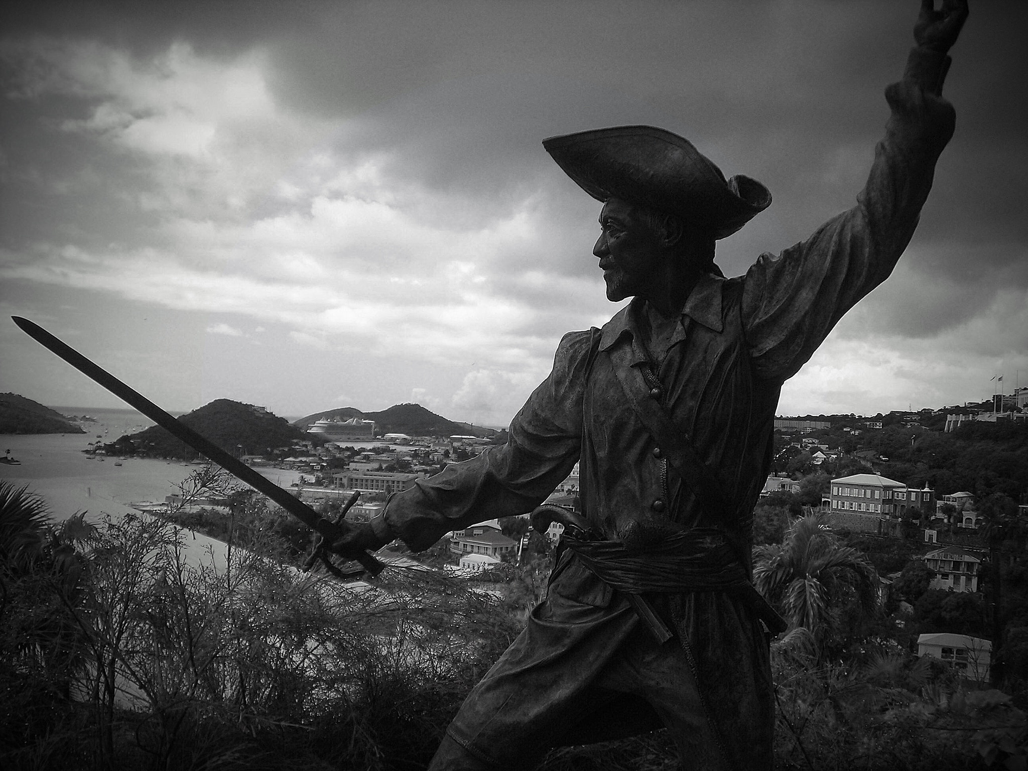 Nikon COOLPIX L3 sample photo. Pirate statue sword photography