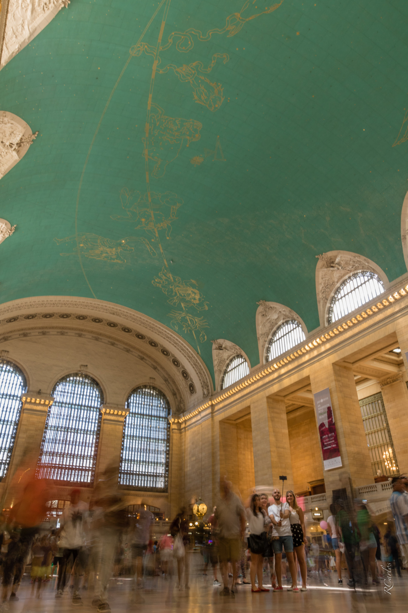 Canon EOS 760D (EOS Rebel T6s / EOS 8000D) + Canon EF 300mm f/2.8L sample photo. People in grand central station photography