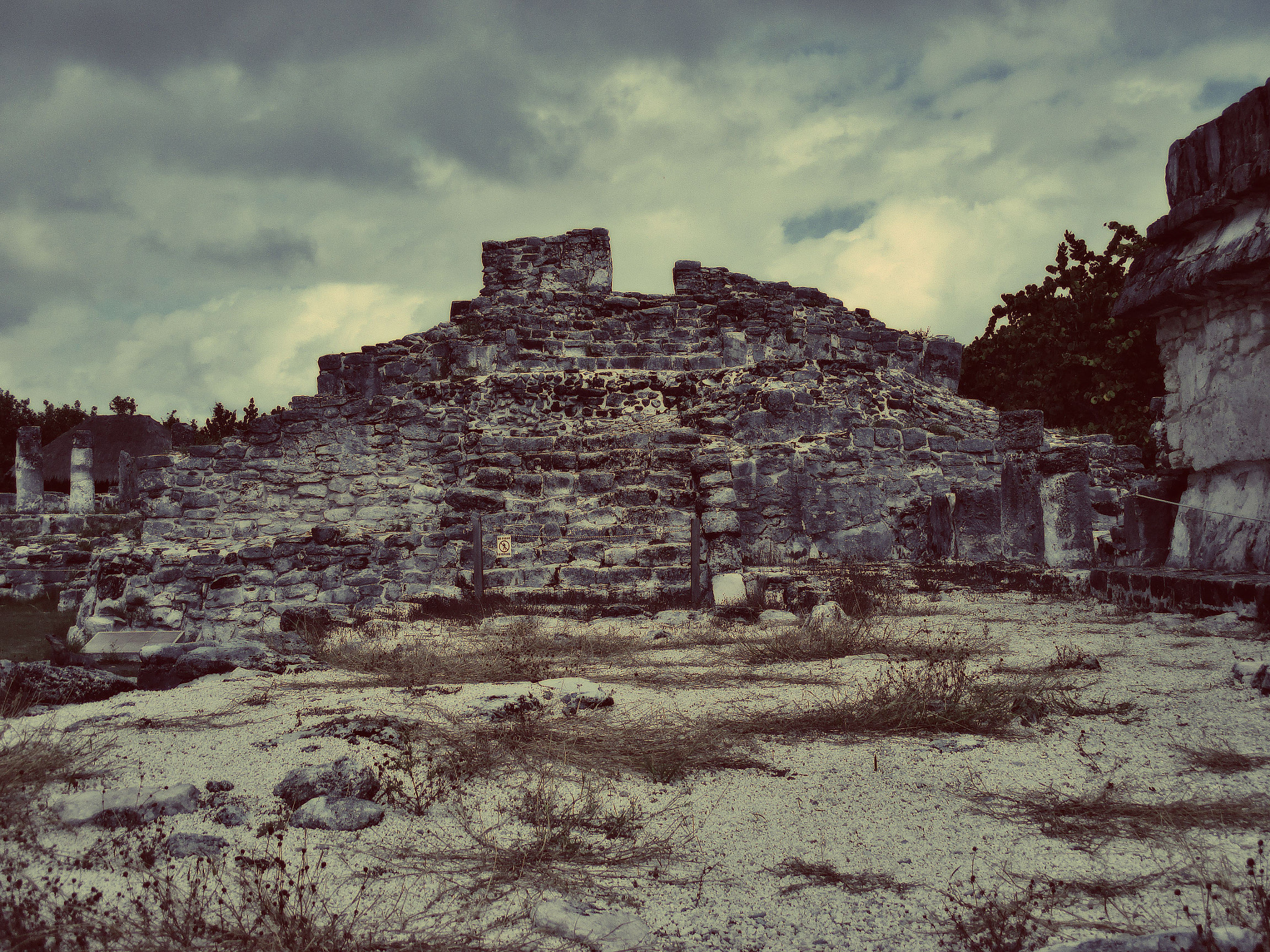 Canon PowerShot ELPH 140 IS (IXUS 150 / IXY 130) sample photo. Mayan ruin at the zona archeologica photography