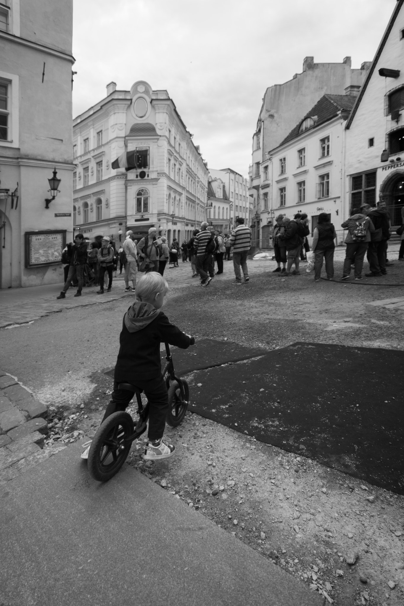 Sony a6000 + Sigma 10-20mm F4-5.6 EX DC HSM sample photo. Child on a bike photography