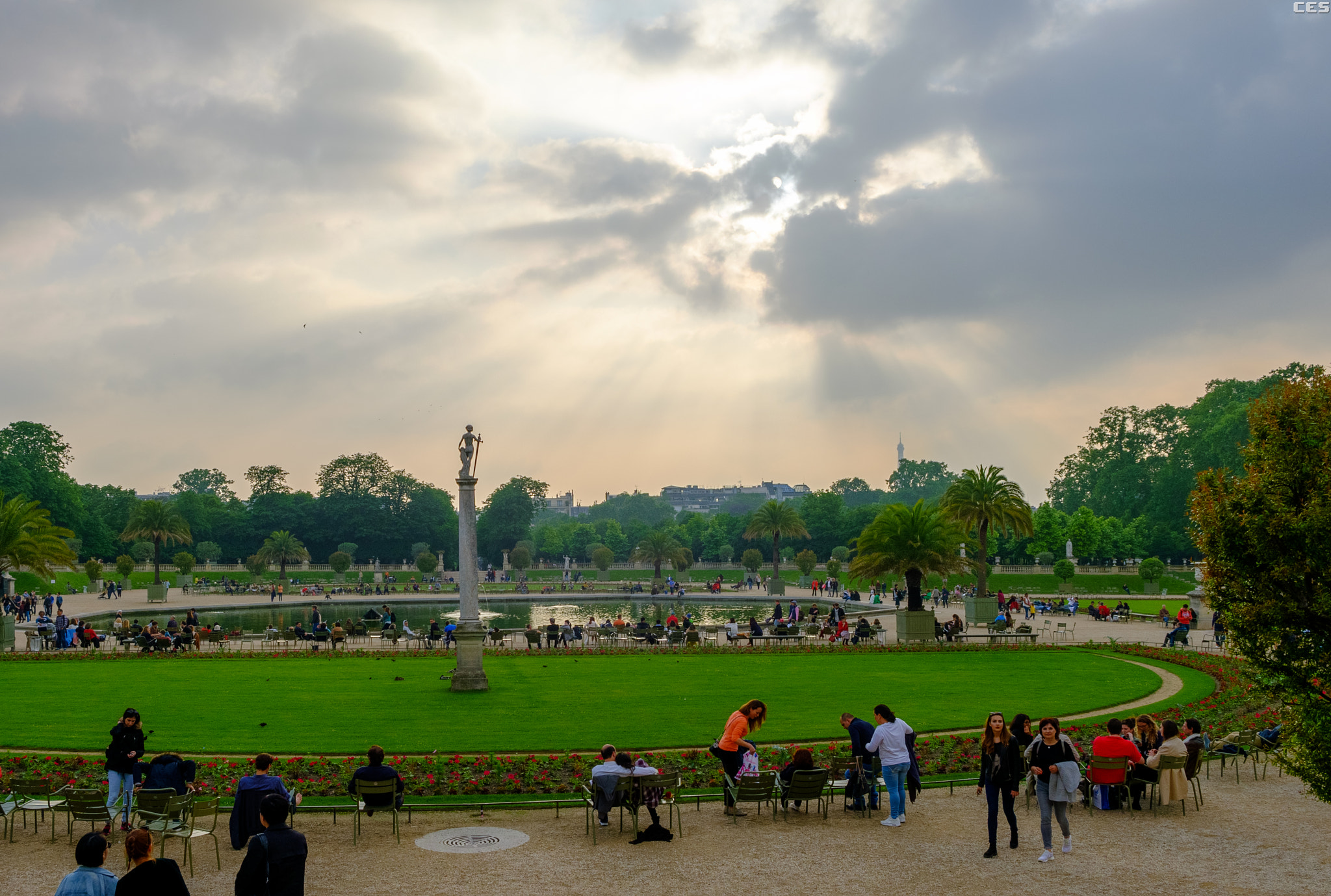 Fujifilm X-A2 + Fujifilm XF 18-55mm F2.8-4 R LM OIS sample photo. Hdr in jardin du luxembourg photography
